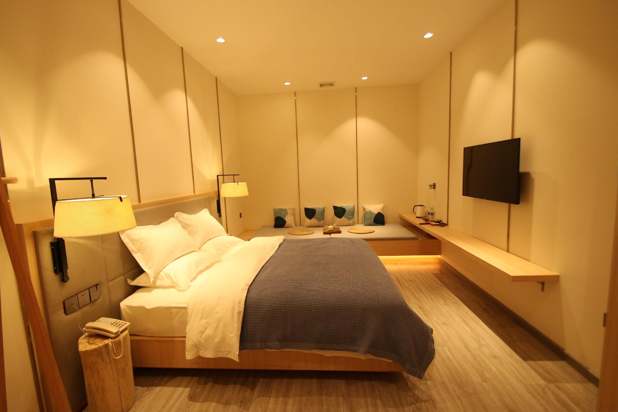 Superior Queen Room without Window