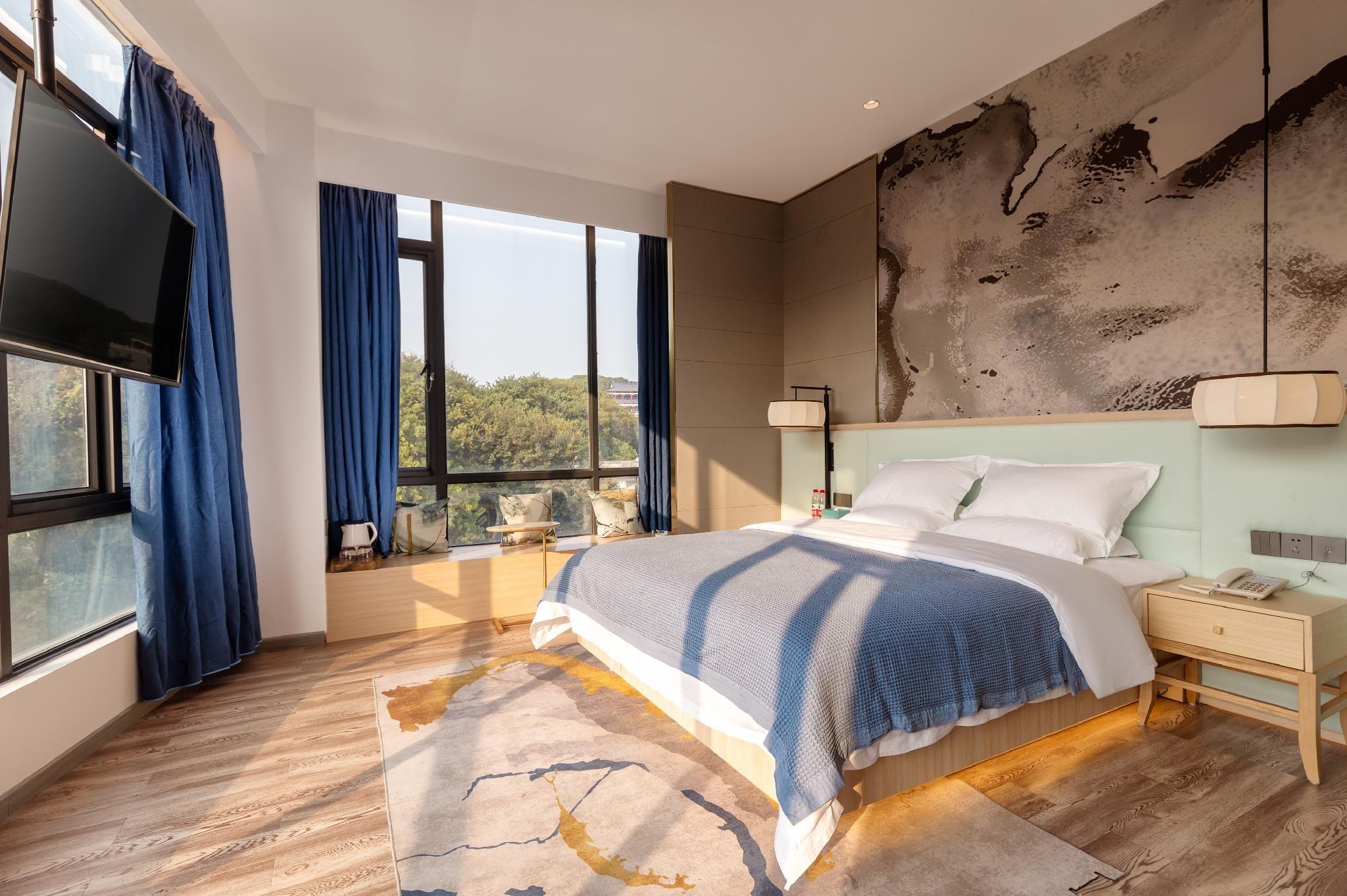 Queen Room with View
