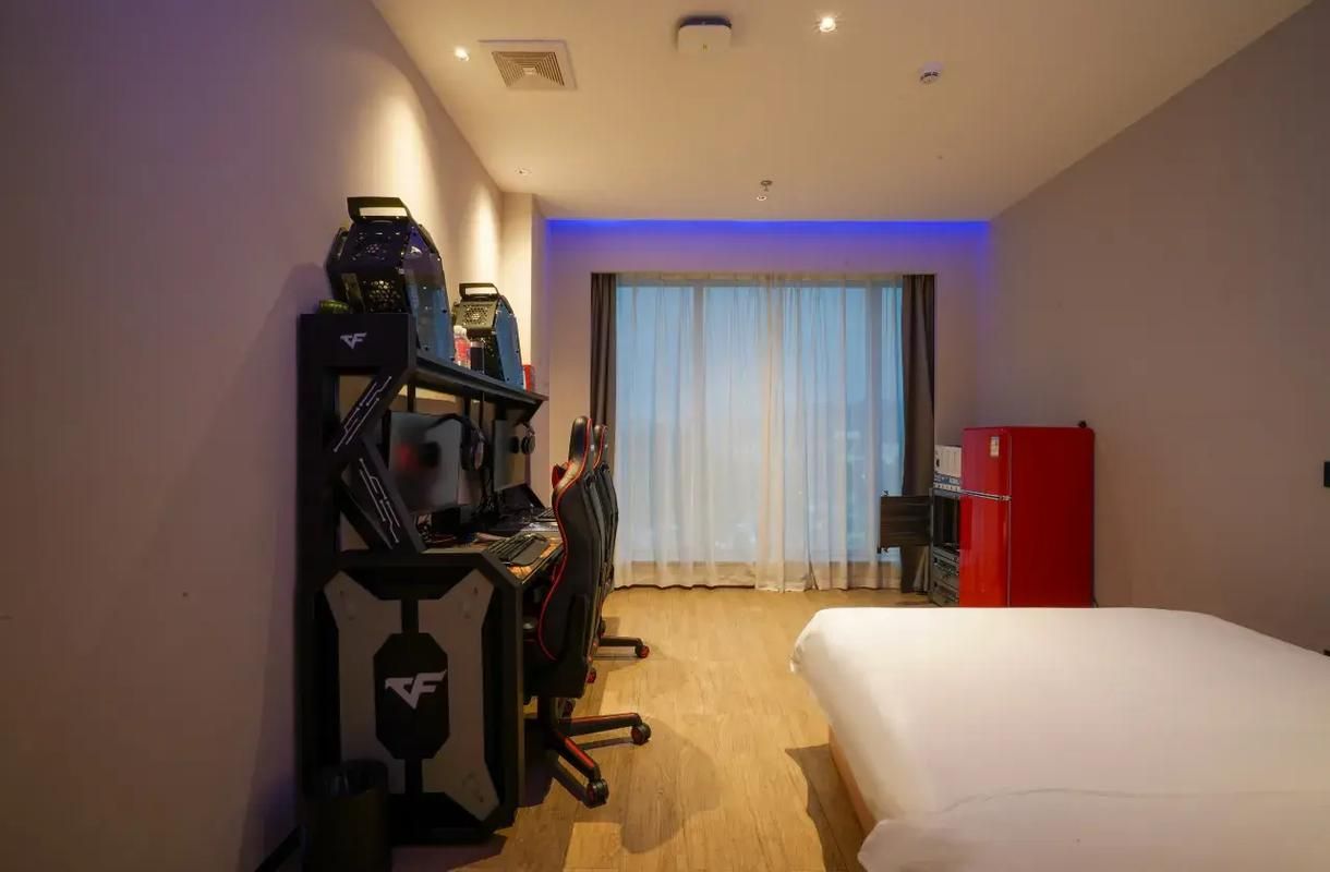 Gaming 2PC - 65 Inch TV Cinema Room