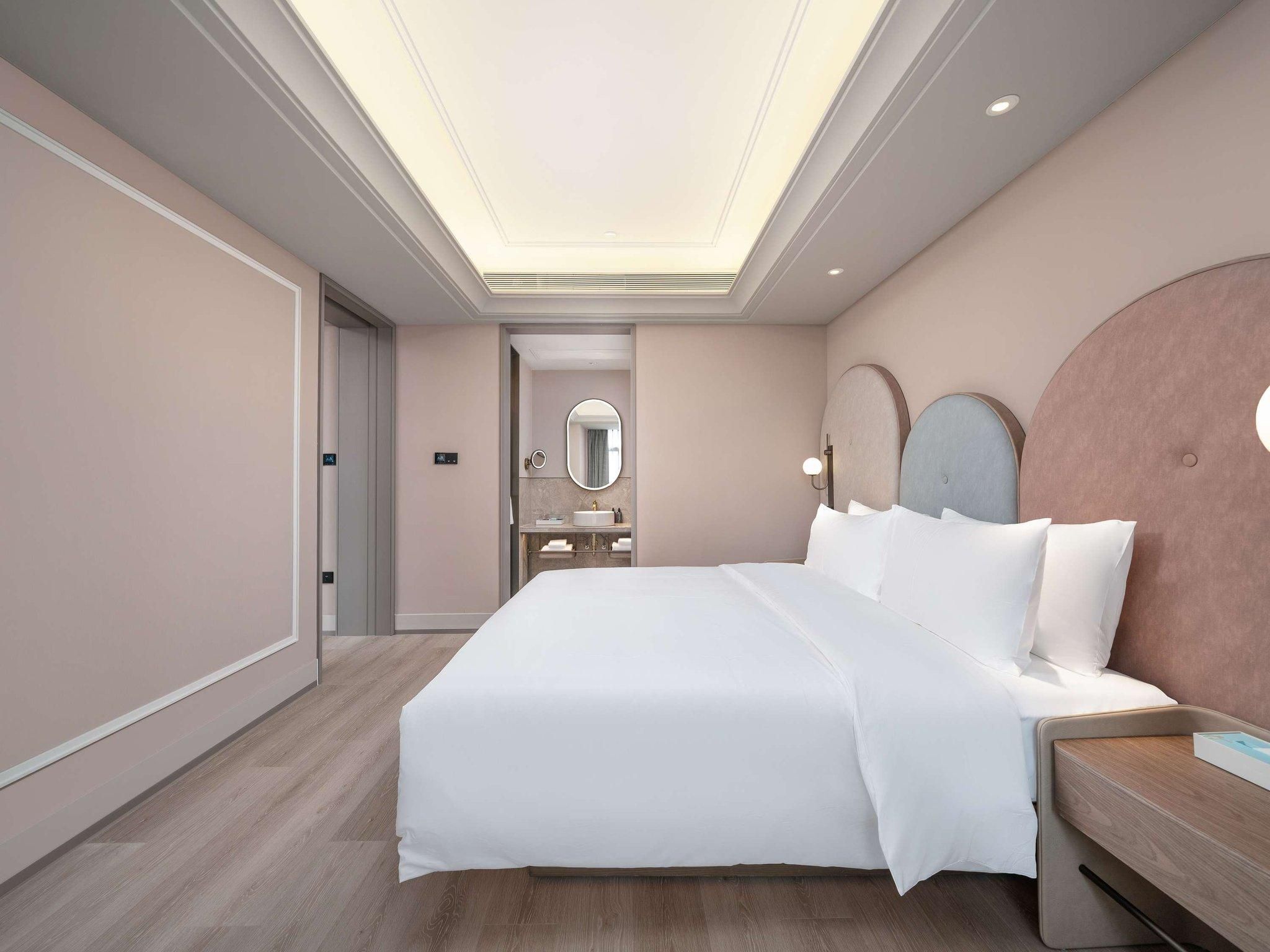 Executive Suite with One King-size Bed