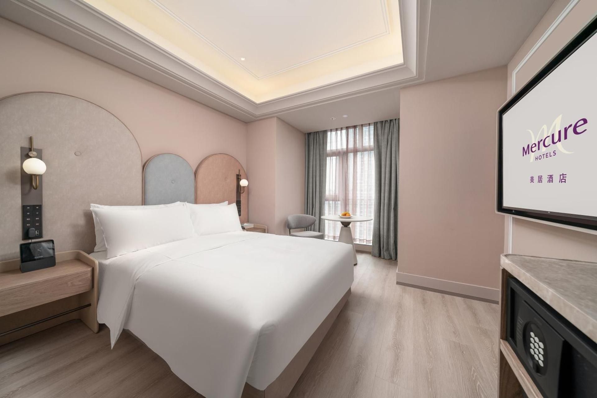 Standard Room with One King-size Bed