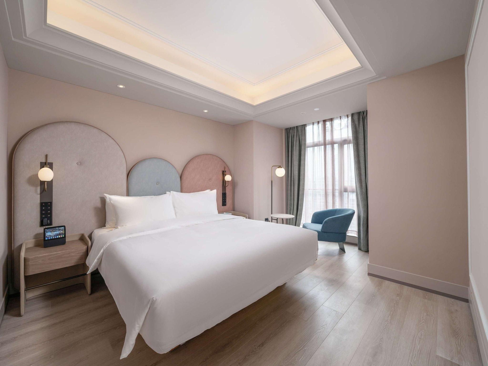 Executive Suite with One King-size Bed