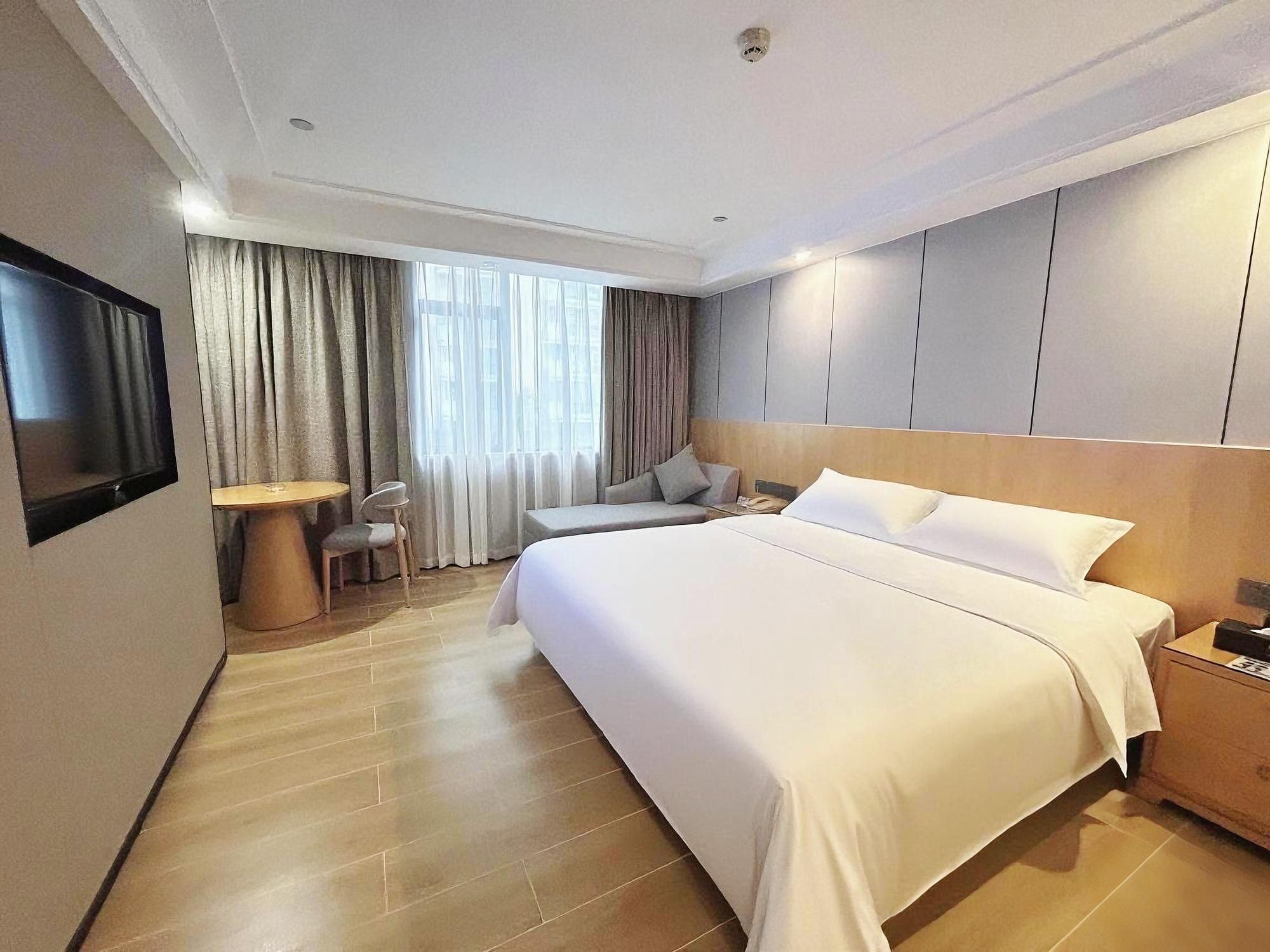 Business King Room