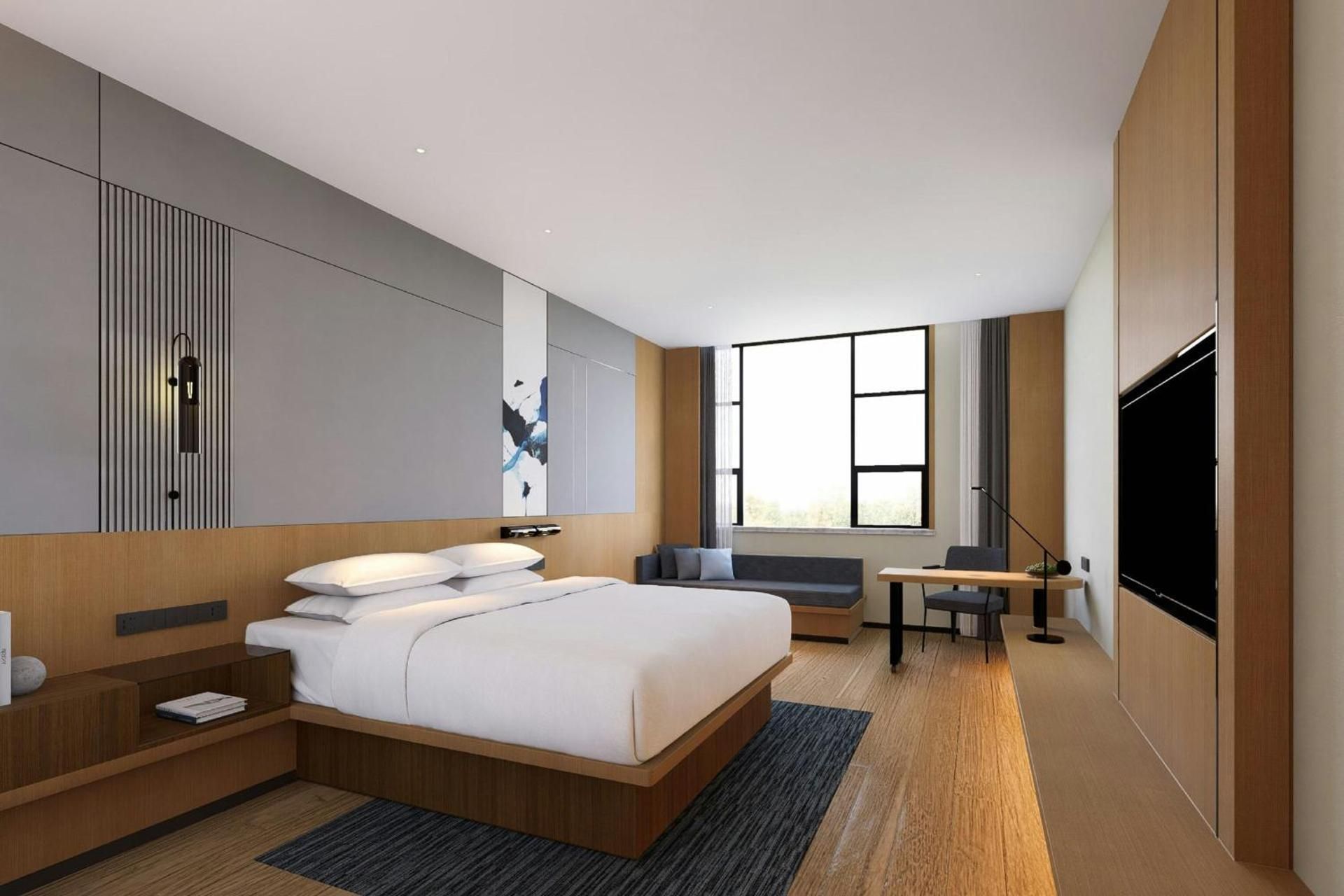 Superior King Room with City View
