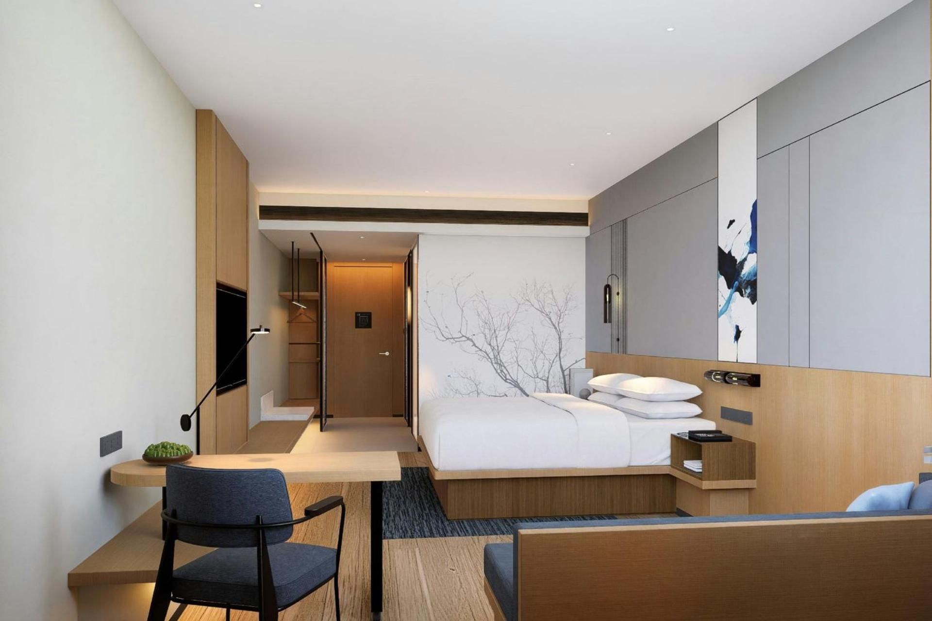 Standard King Room with City View