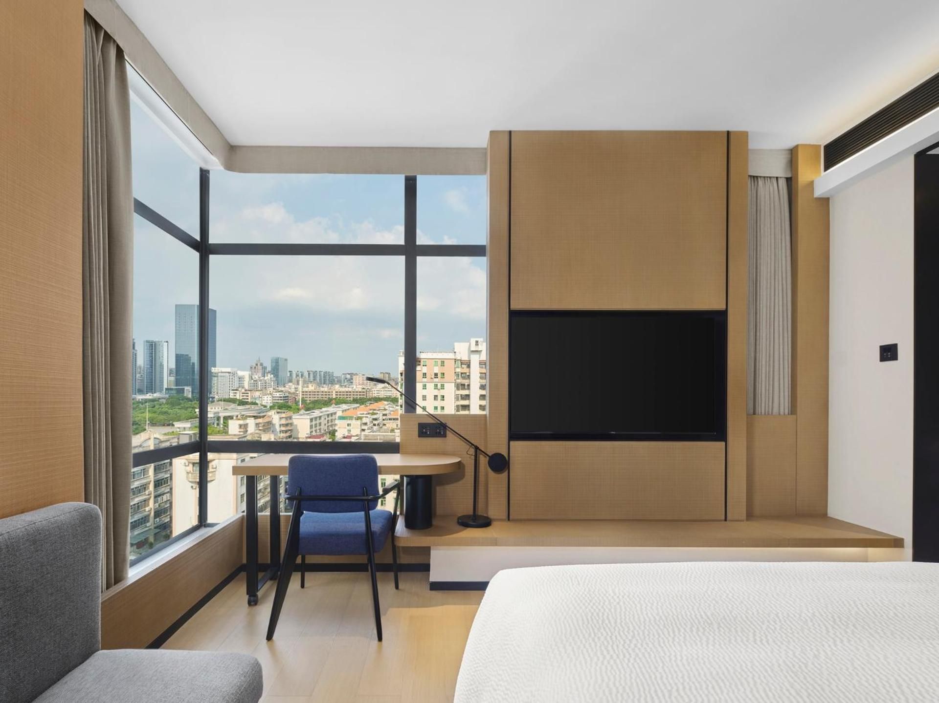 One-Bedroom Standard King Suite with City View