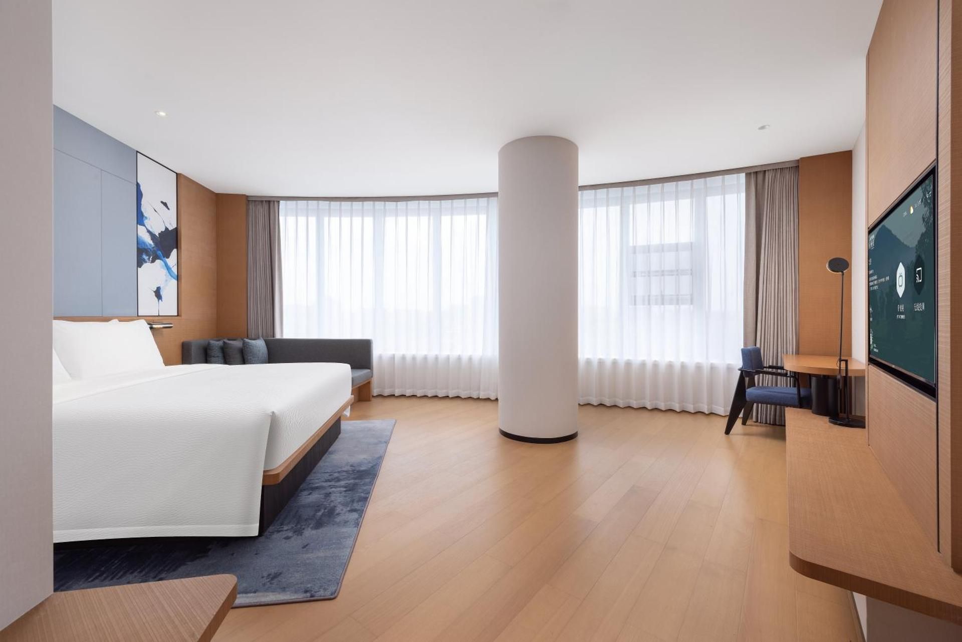 Premier King Room with City View