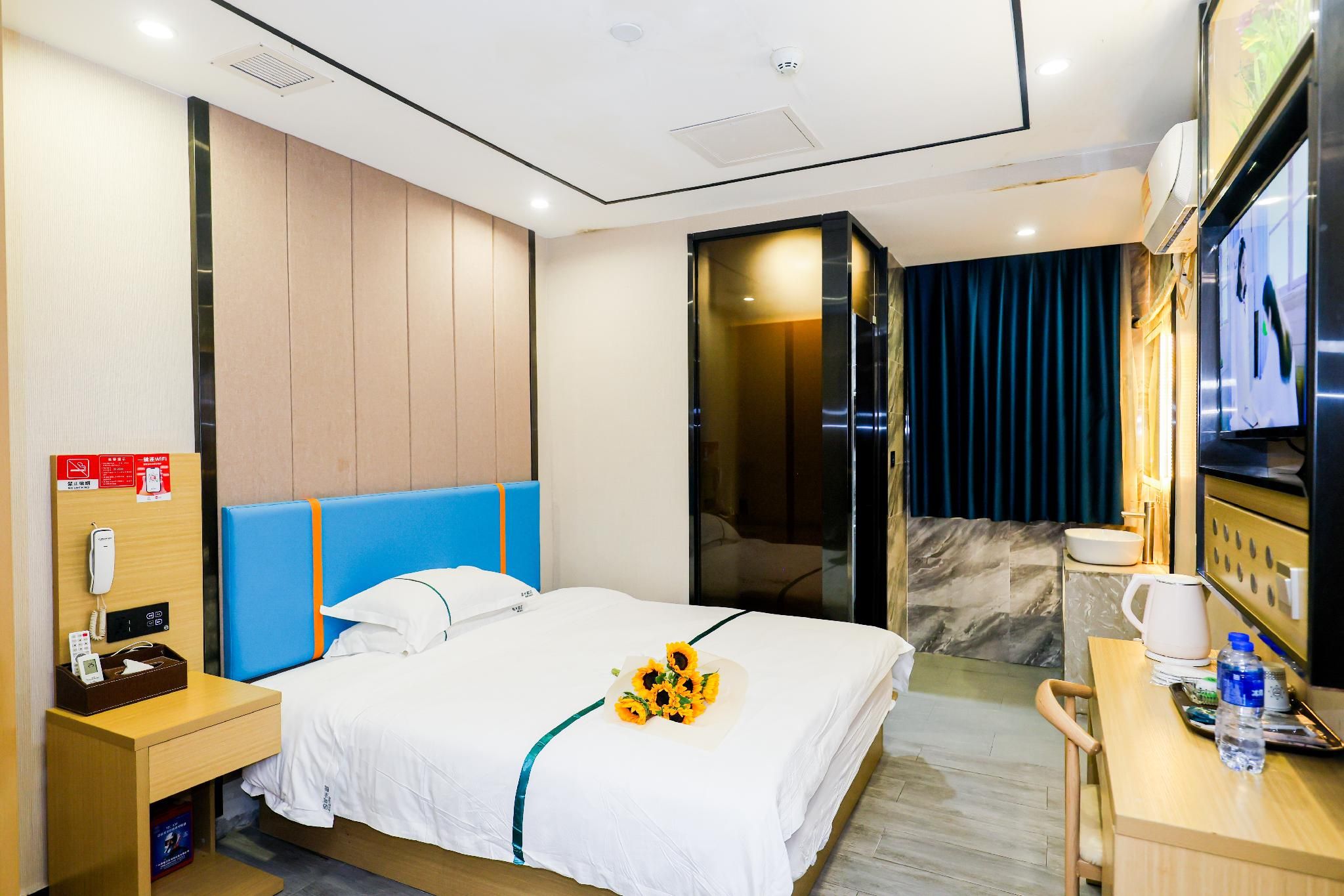 Standard - Queen Room