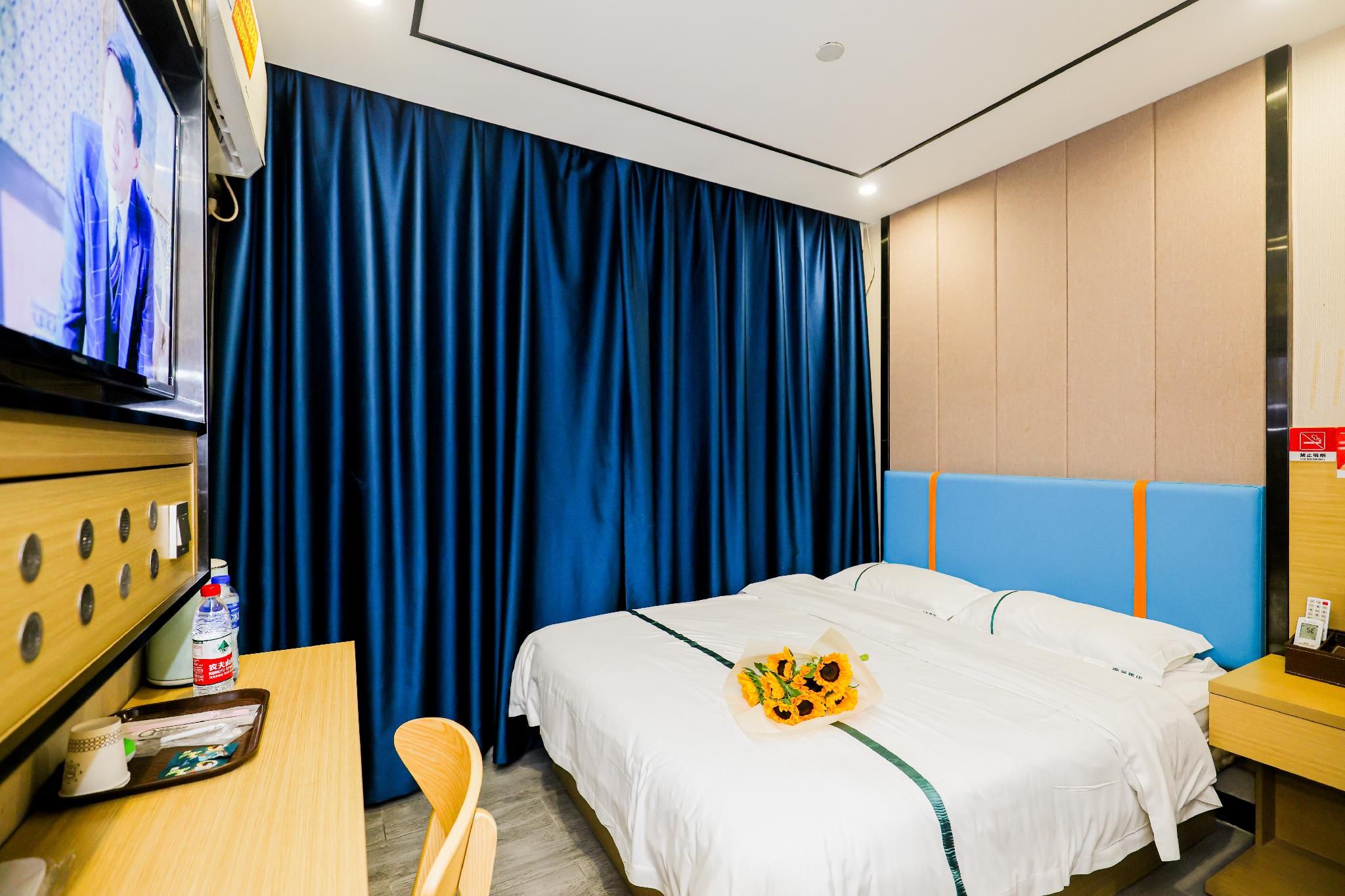 Huazhu - Room With Bed