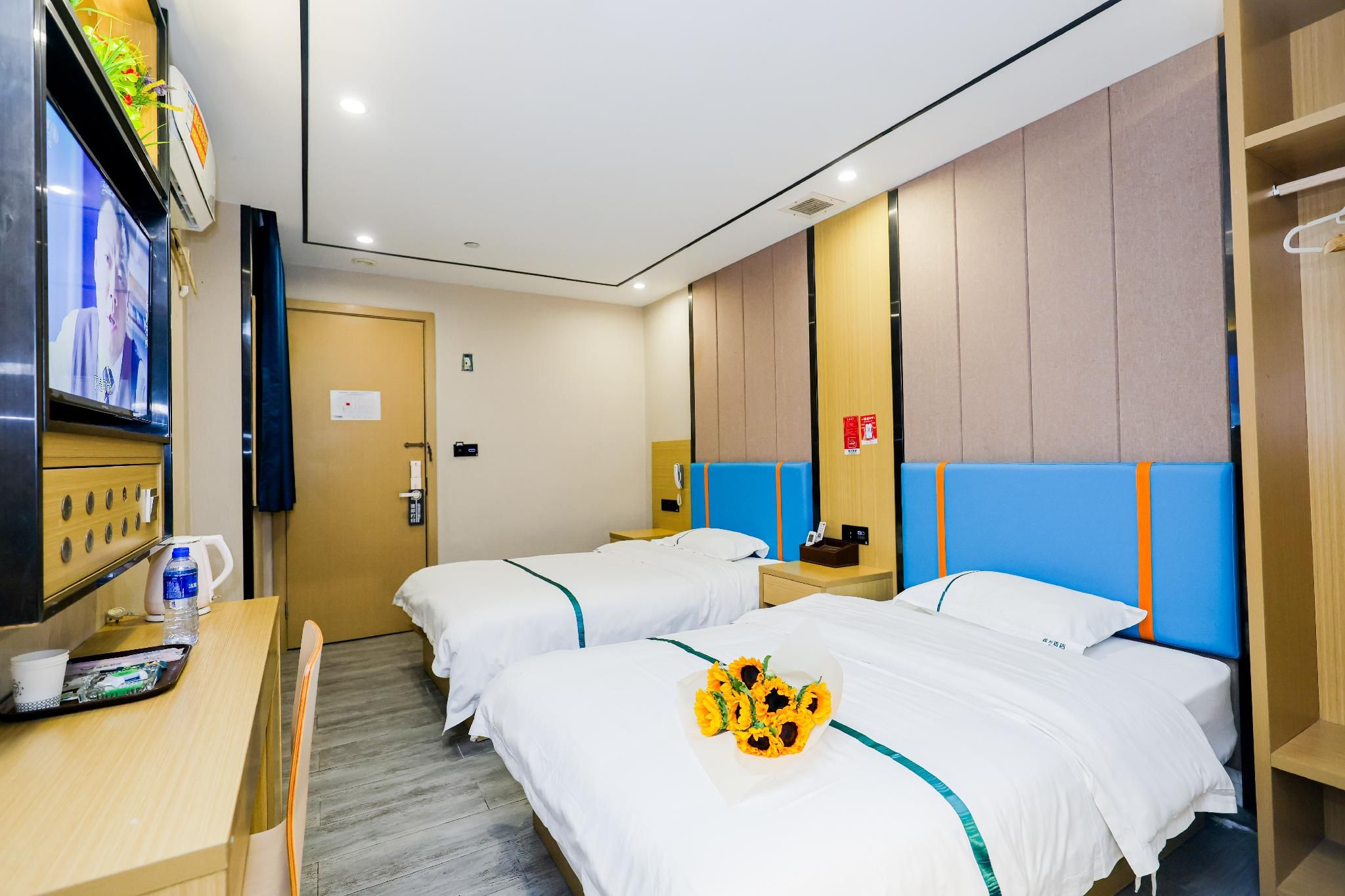Standard Twin Bedroom
