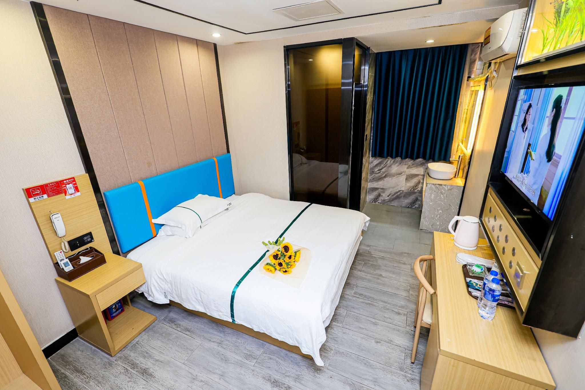 Standard - Queen Room
