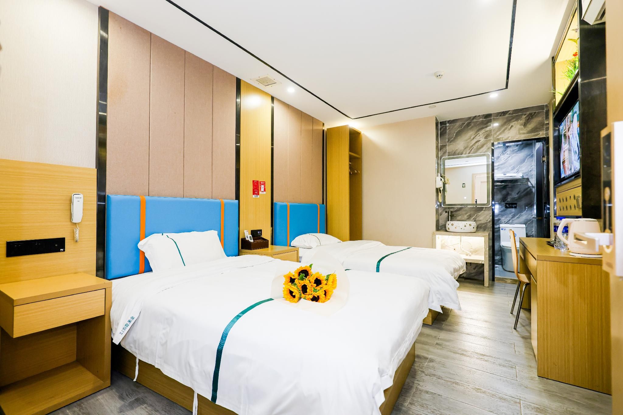 Standard Twin Bedroom