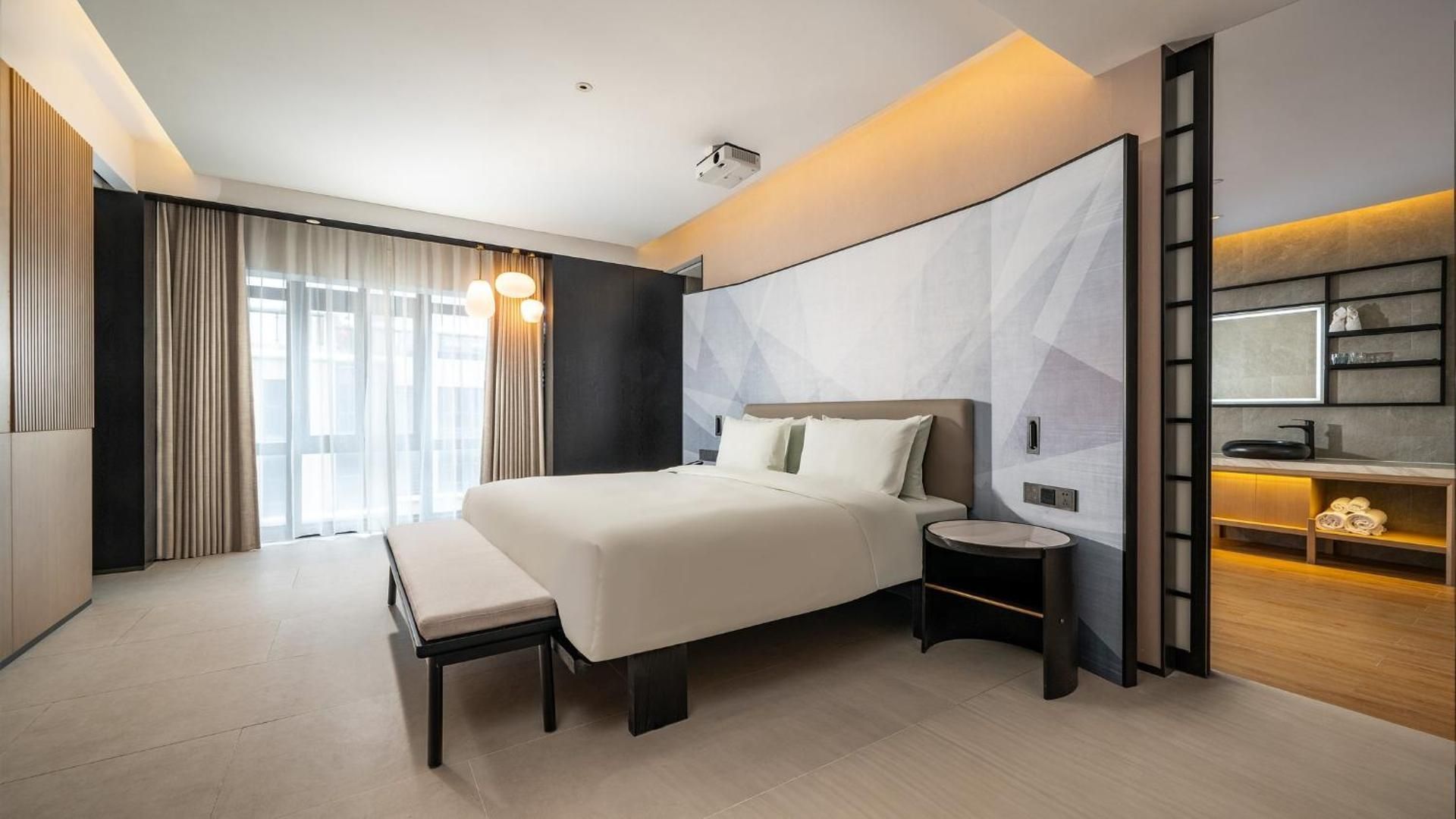 One-Bedroom Suite with Bath