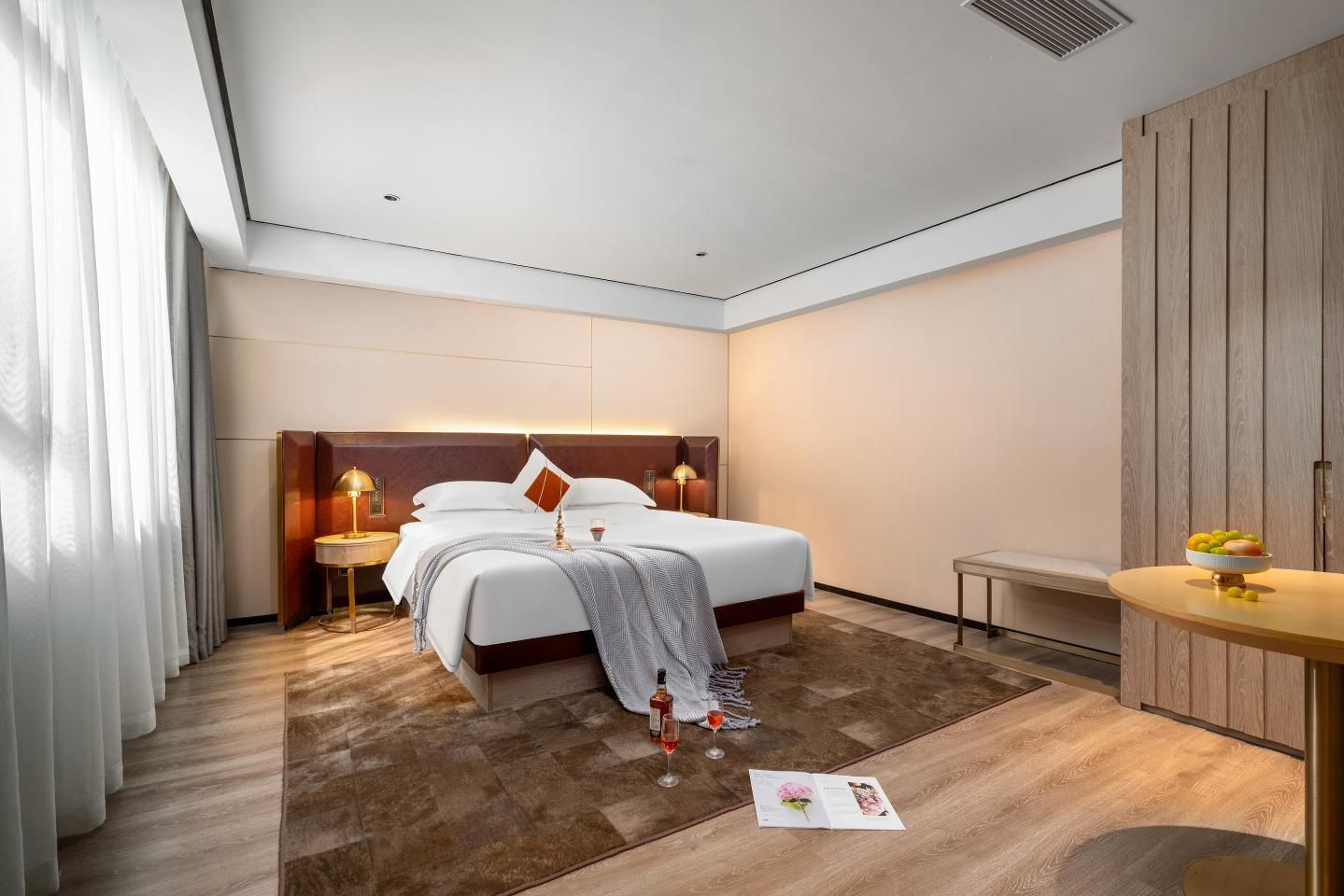 Dossen - Executive Suite