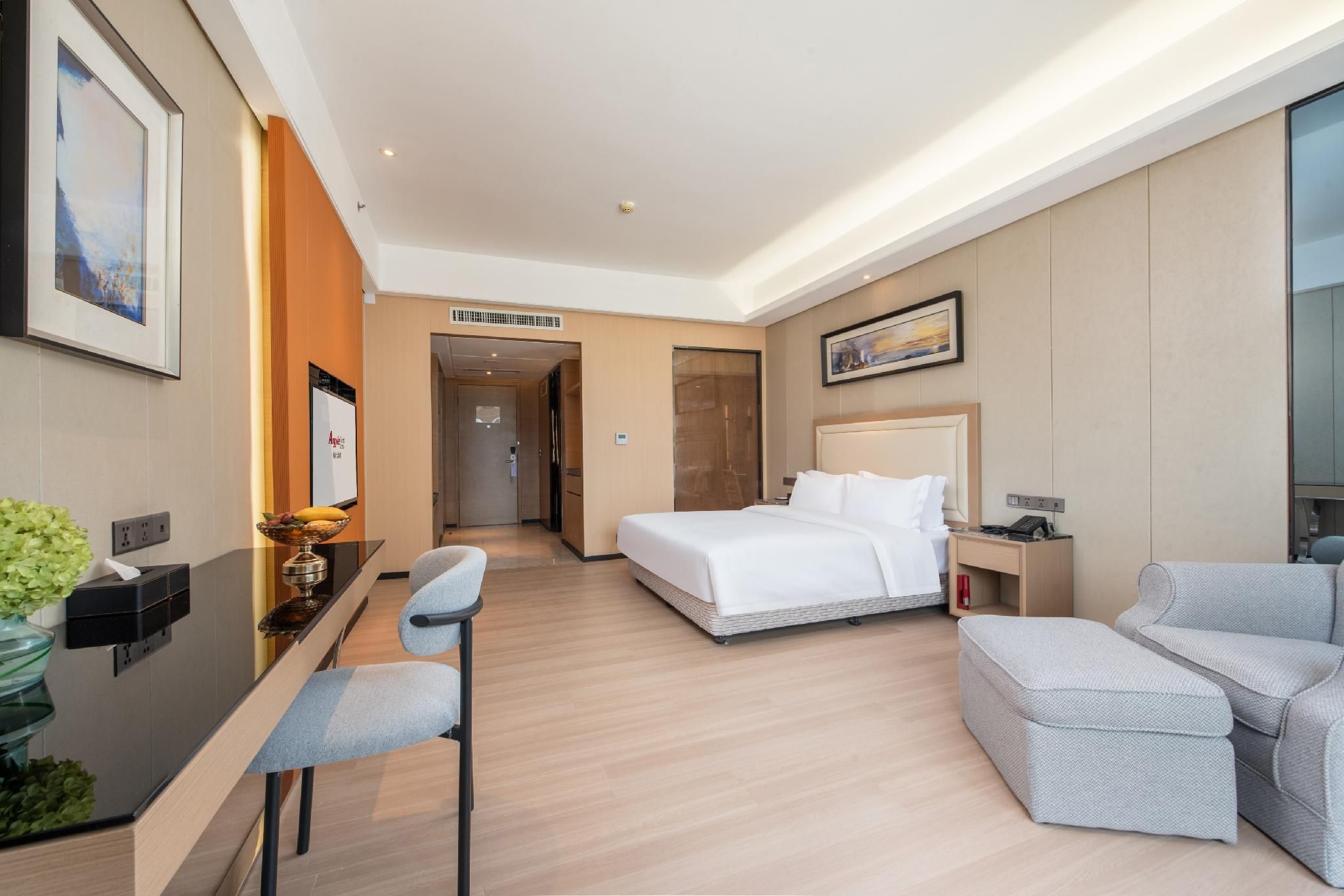Queen Room - Accessible