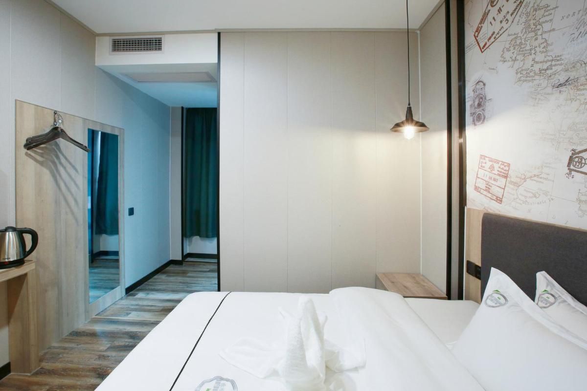 Deluxe Queen Rooms