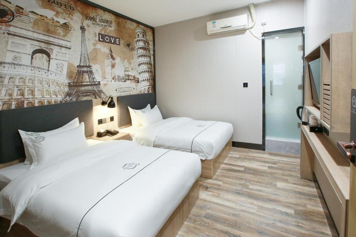 Guest Room - Twin Beds