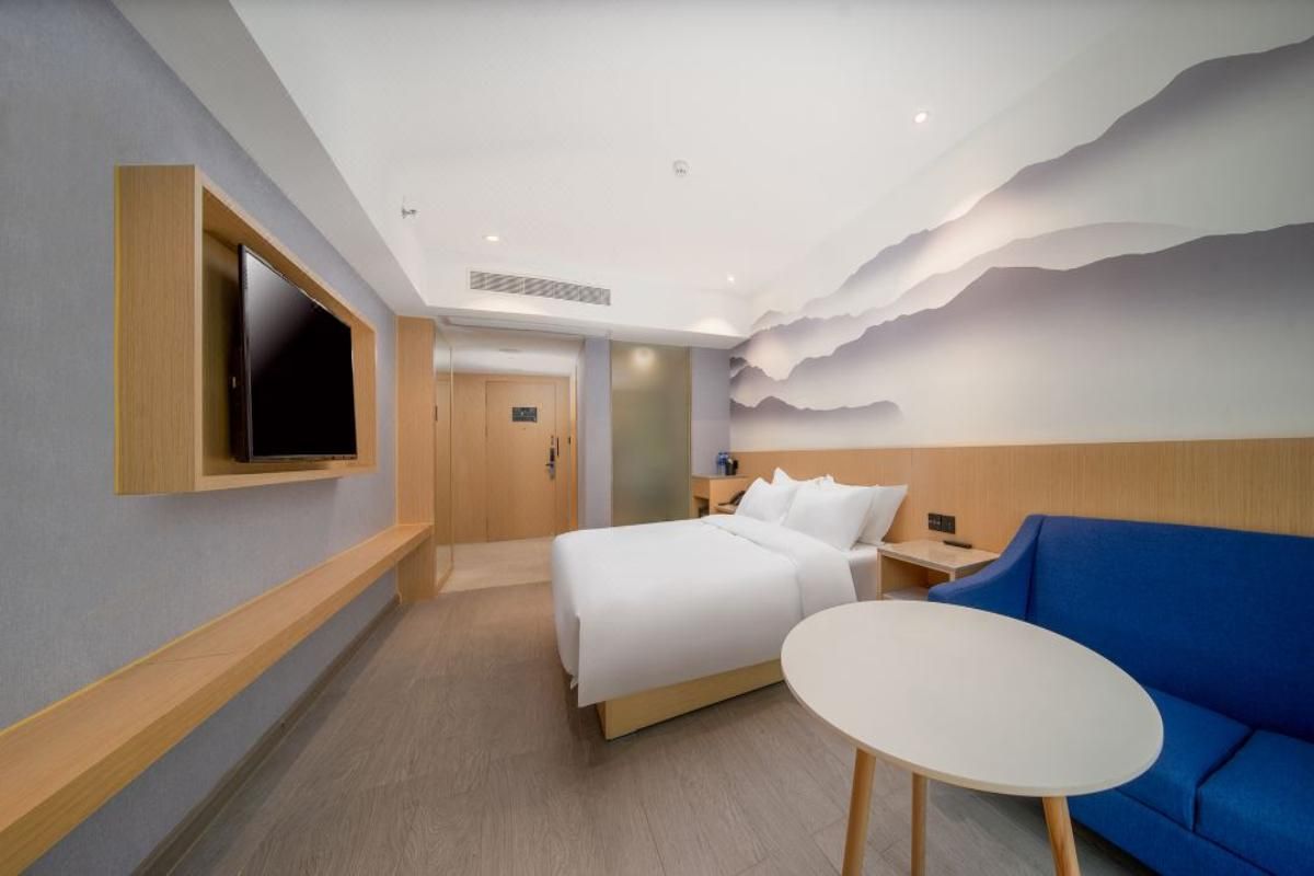 Deluxe King Room with City View