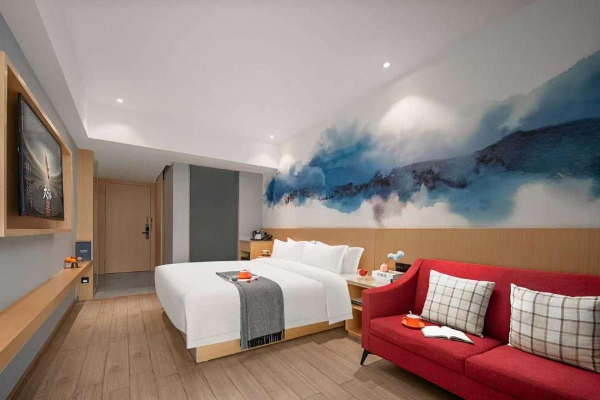 Superior City View King Room