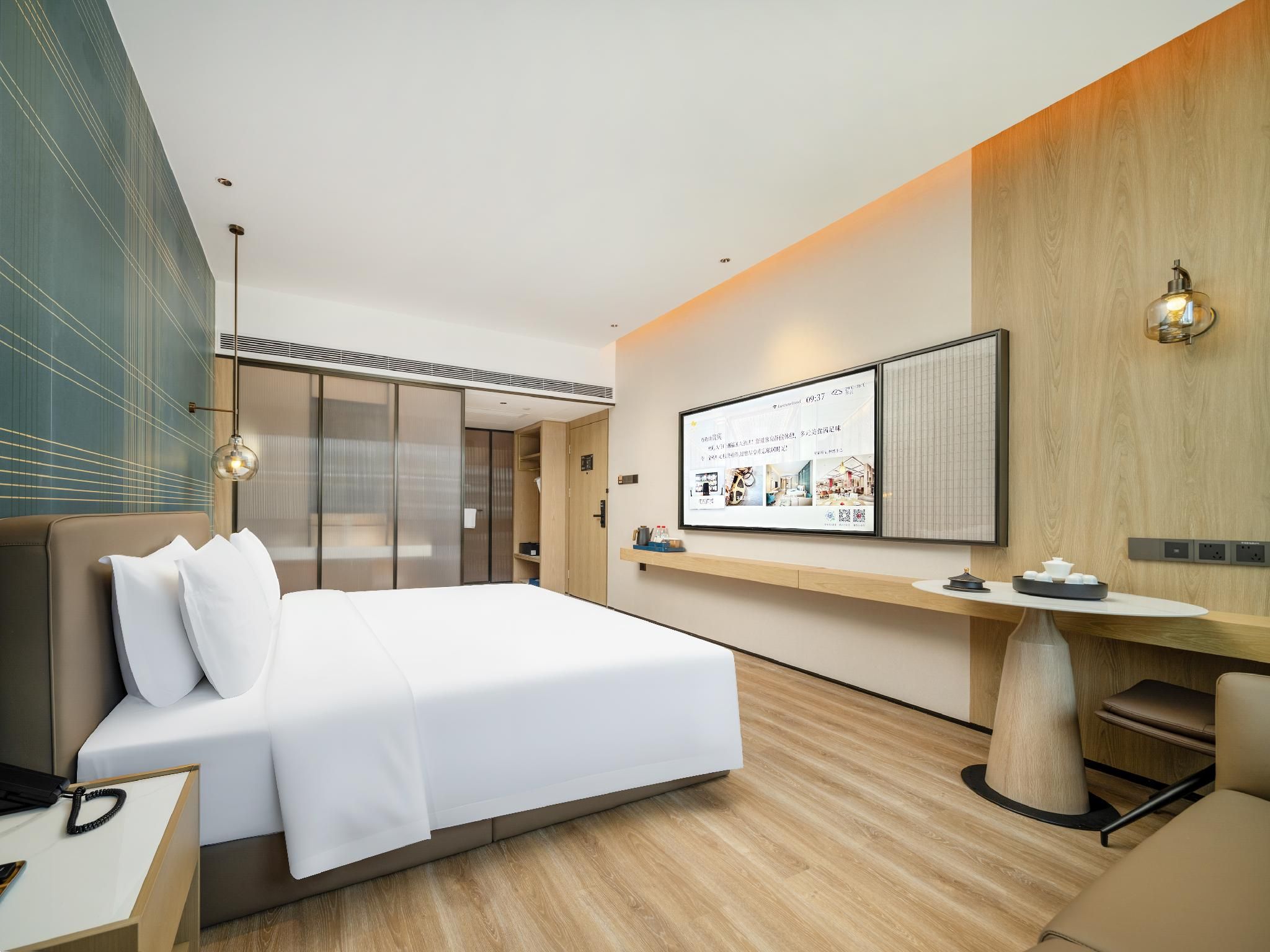 Business King Room