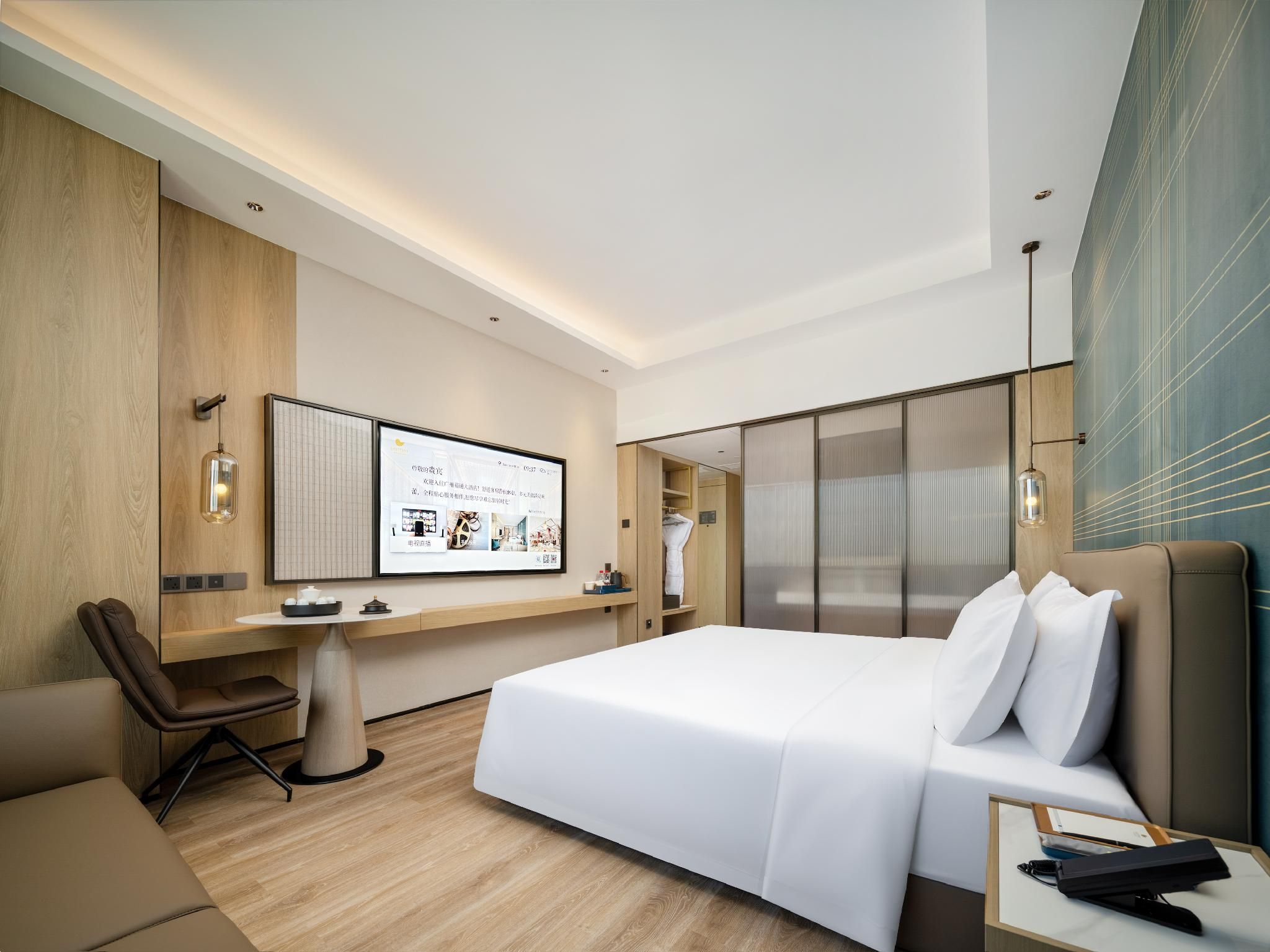 Deluxe Queen Queen Room