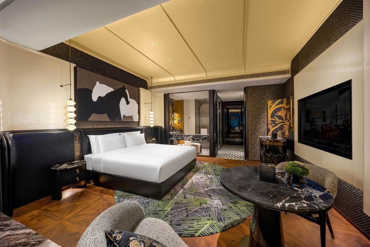 Glowing Colors Deluxe King Room