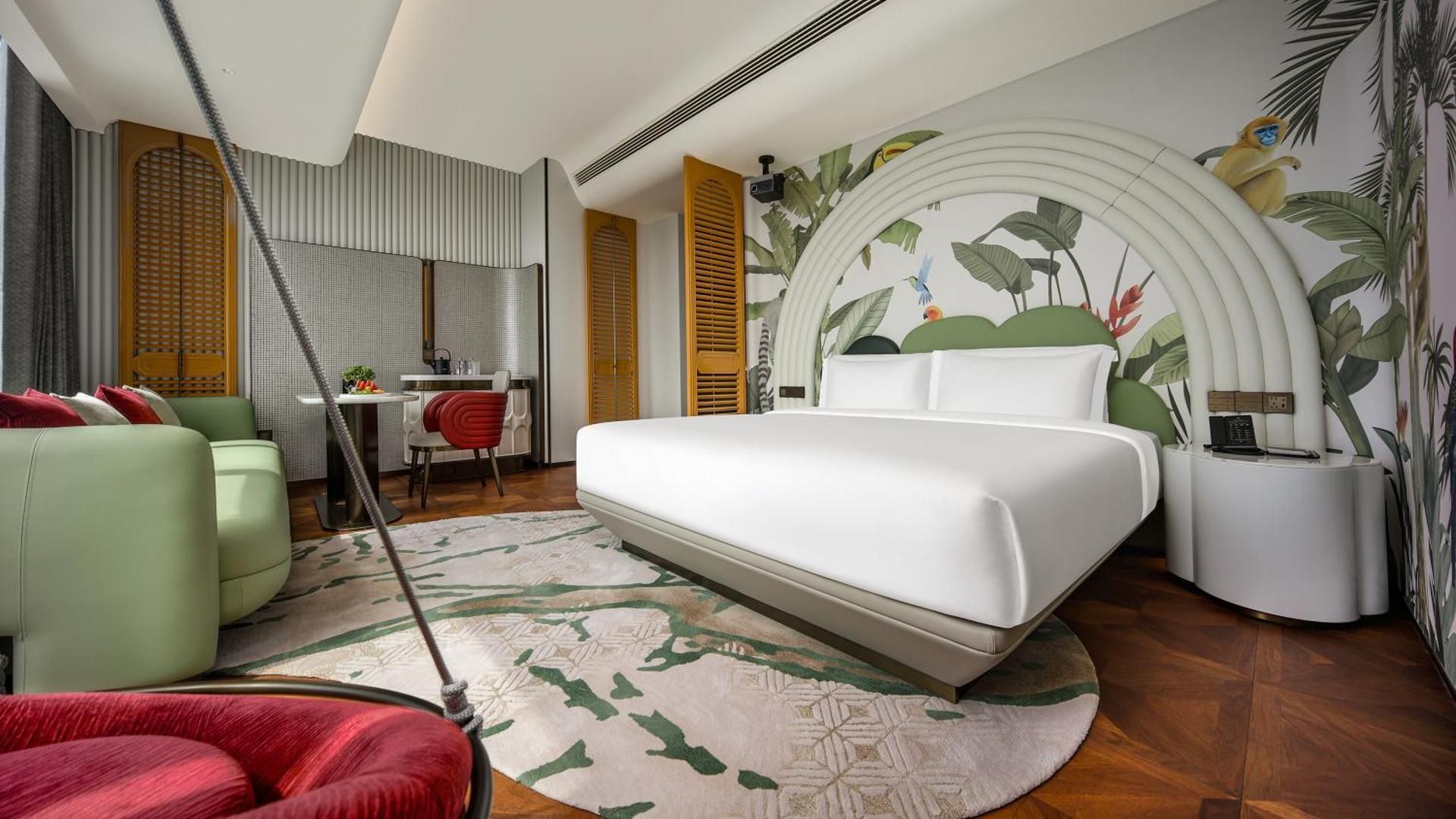 Swing King Room