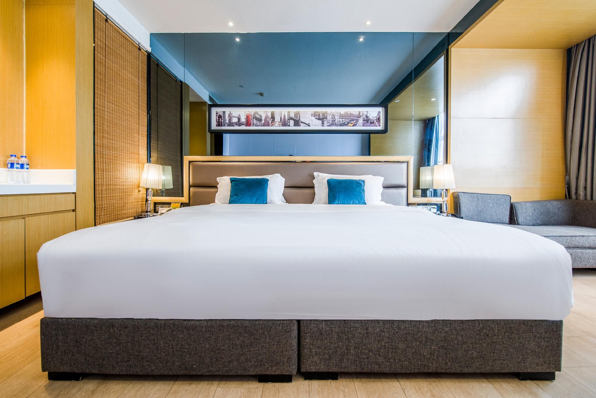 Zero Pressure Queen Room