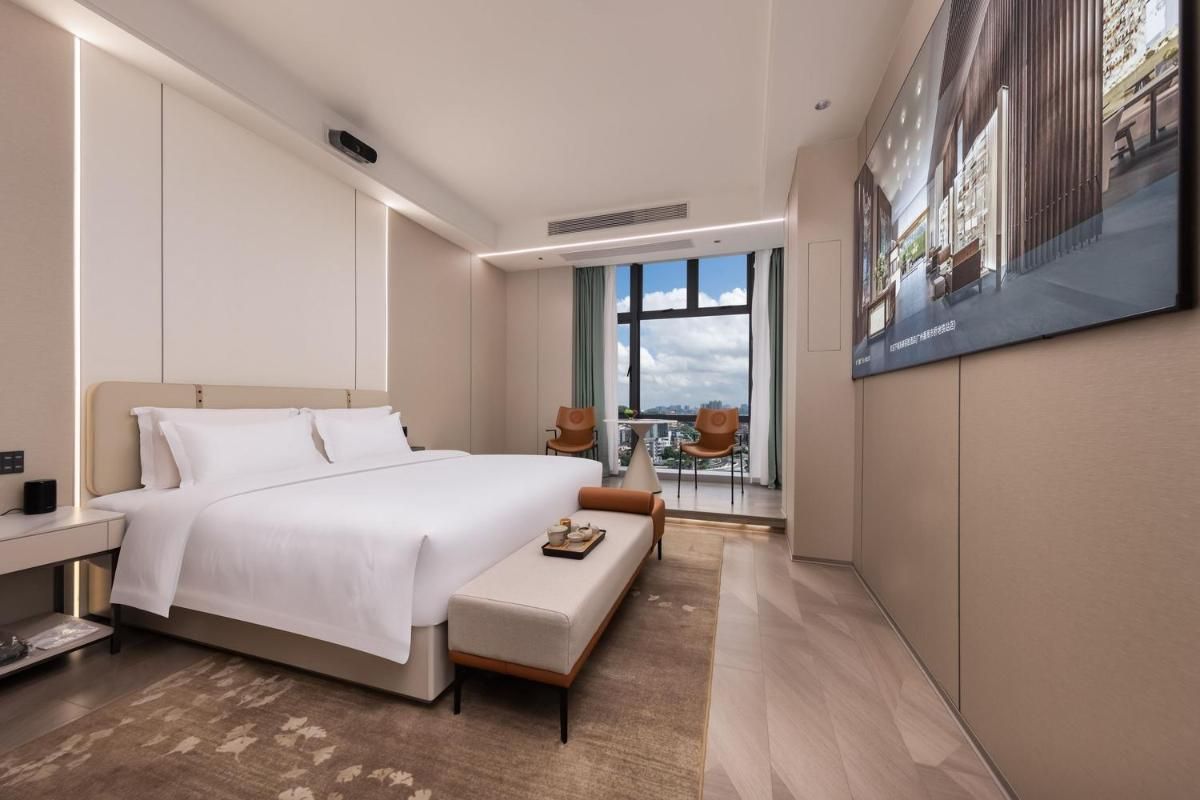 Queen Room with City View