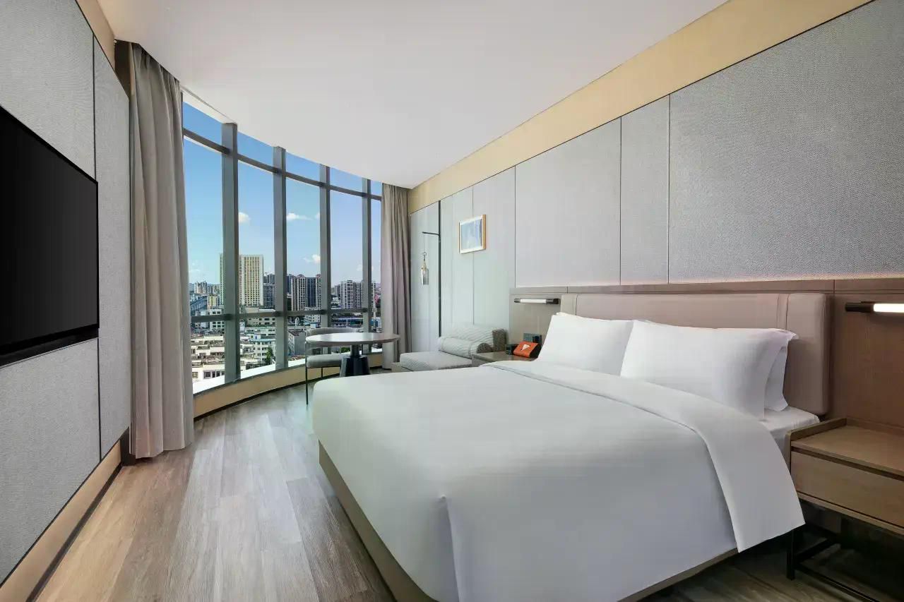 Queen Room with City View