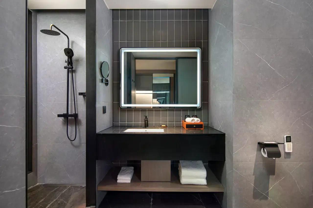 Twin Business Room