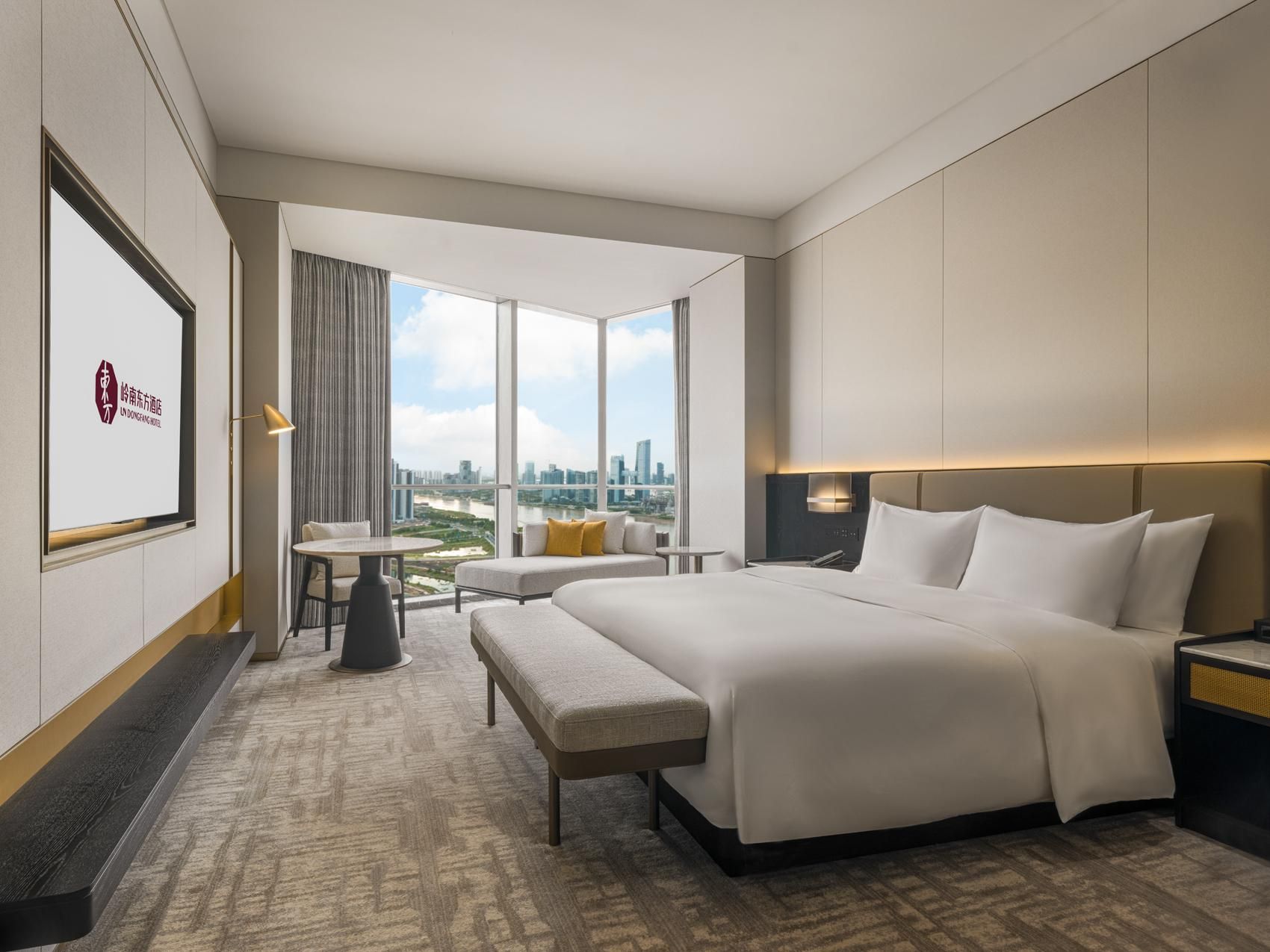 Deluxe Room Queen