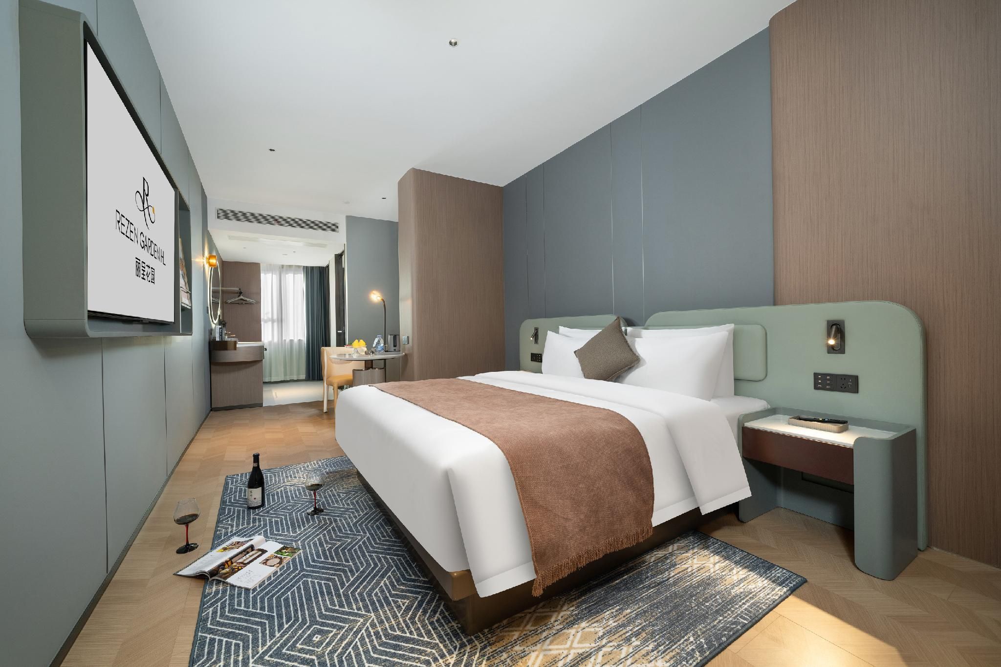 Business King Room