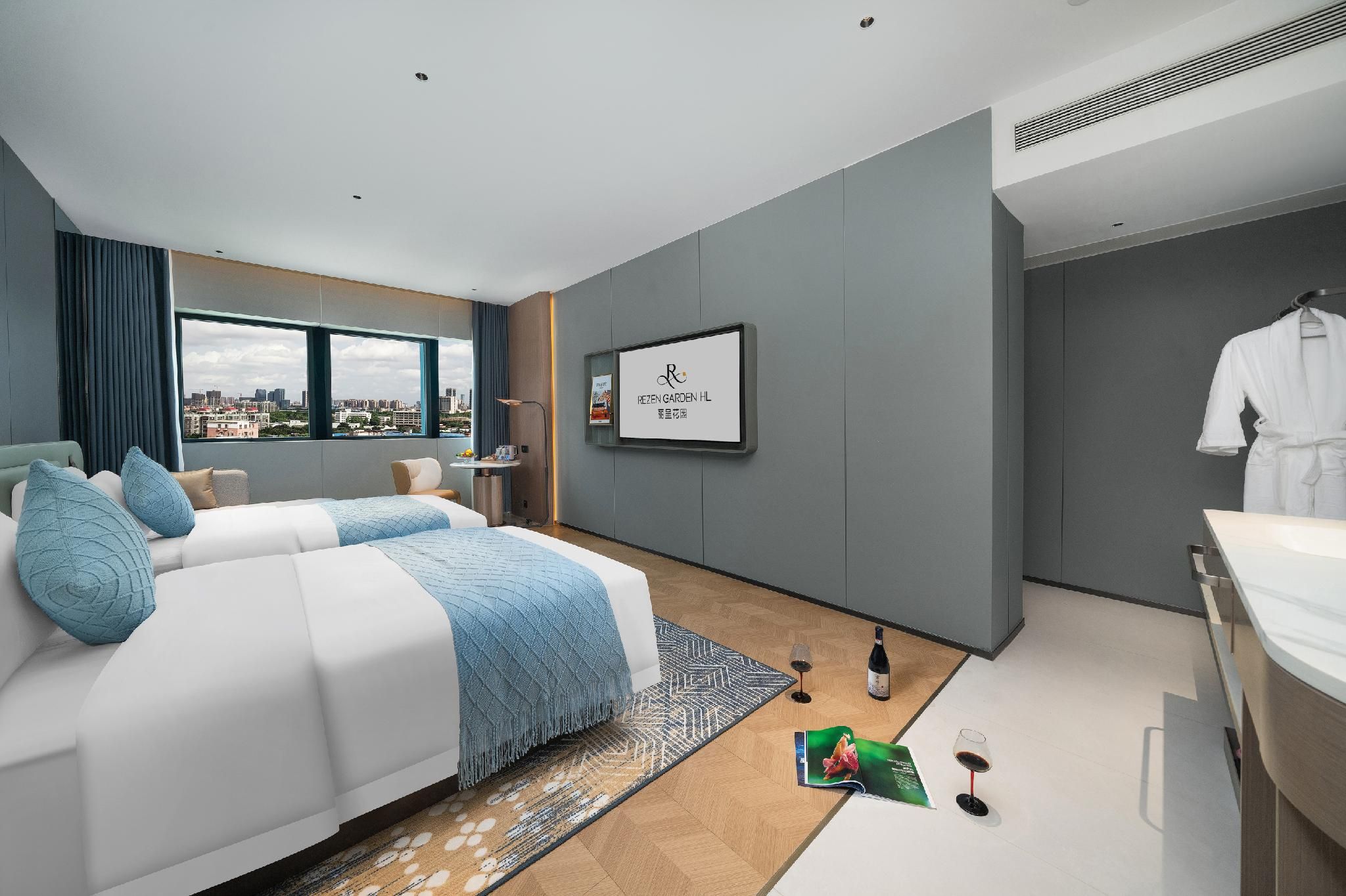 Bathtub Room