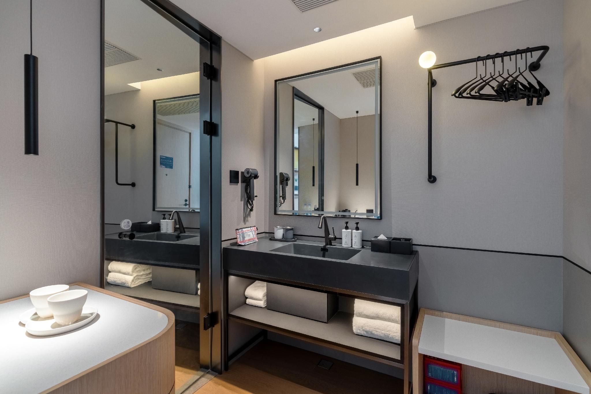 Dreamless Twin Room