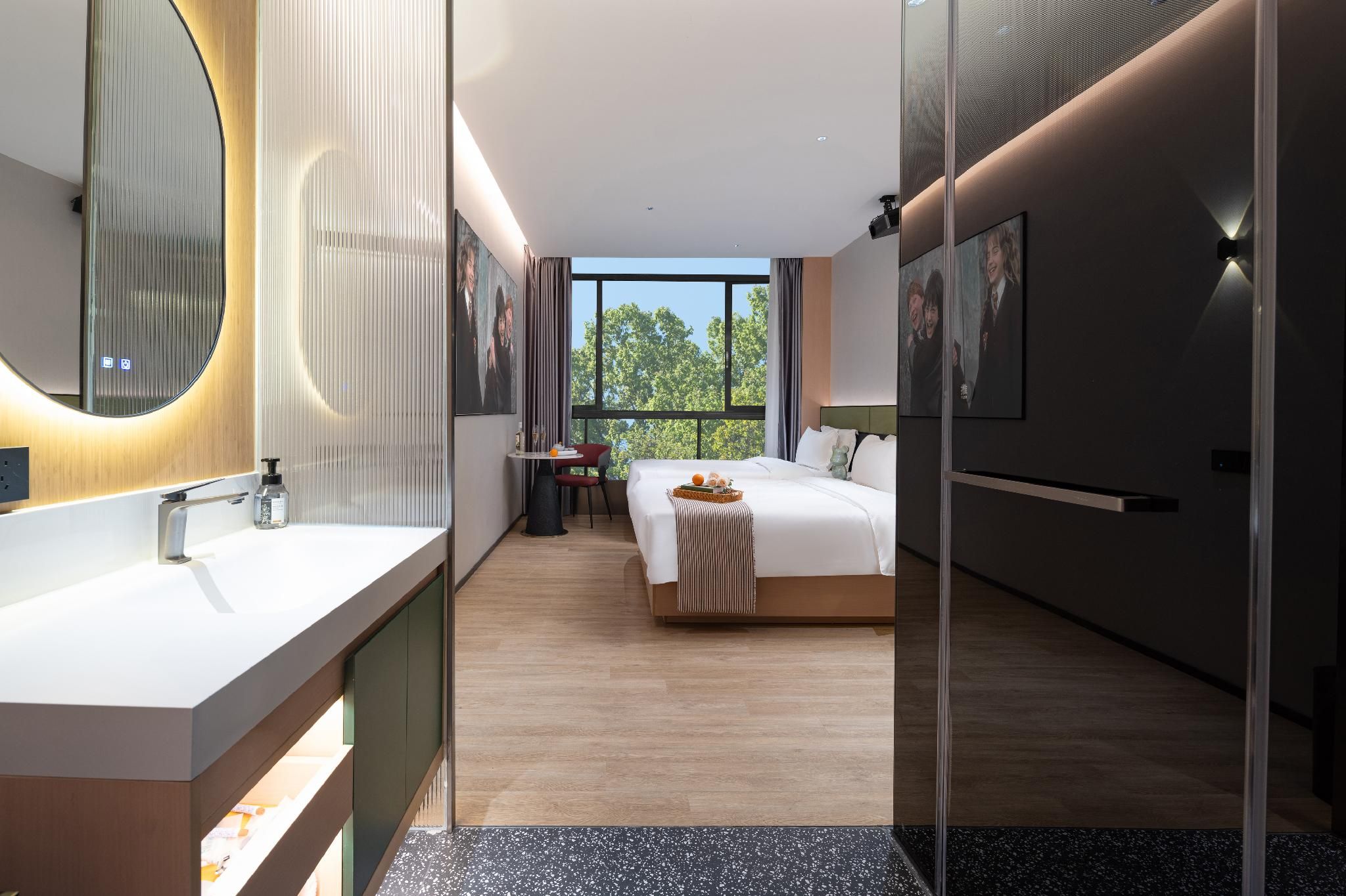 Deluxe Family King Suite