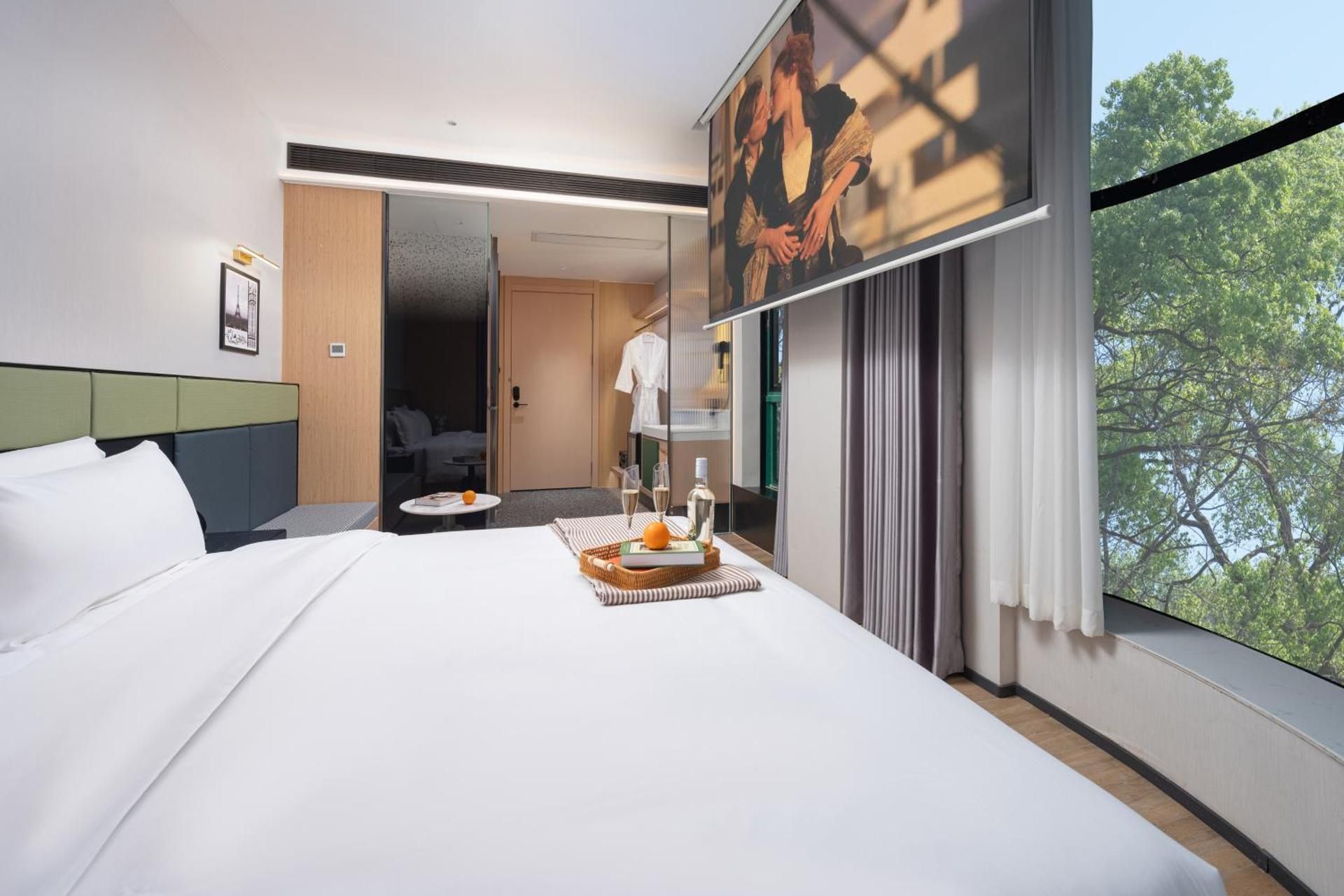Deluxe King Room