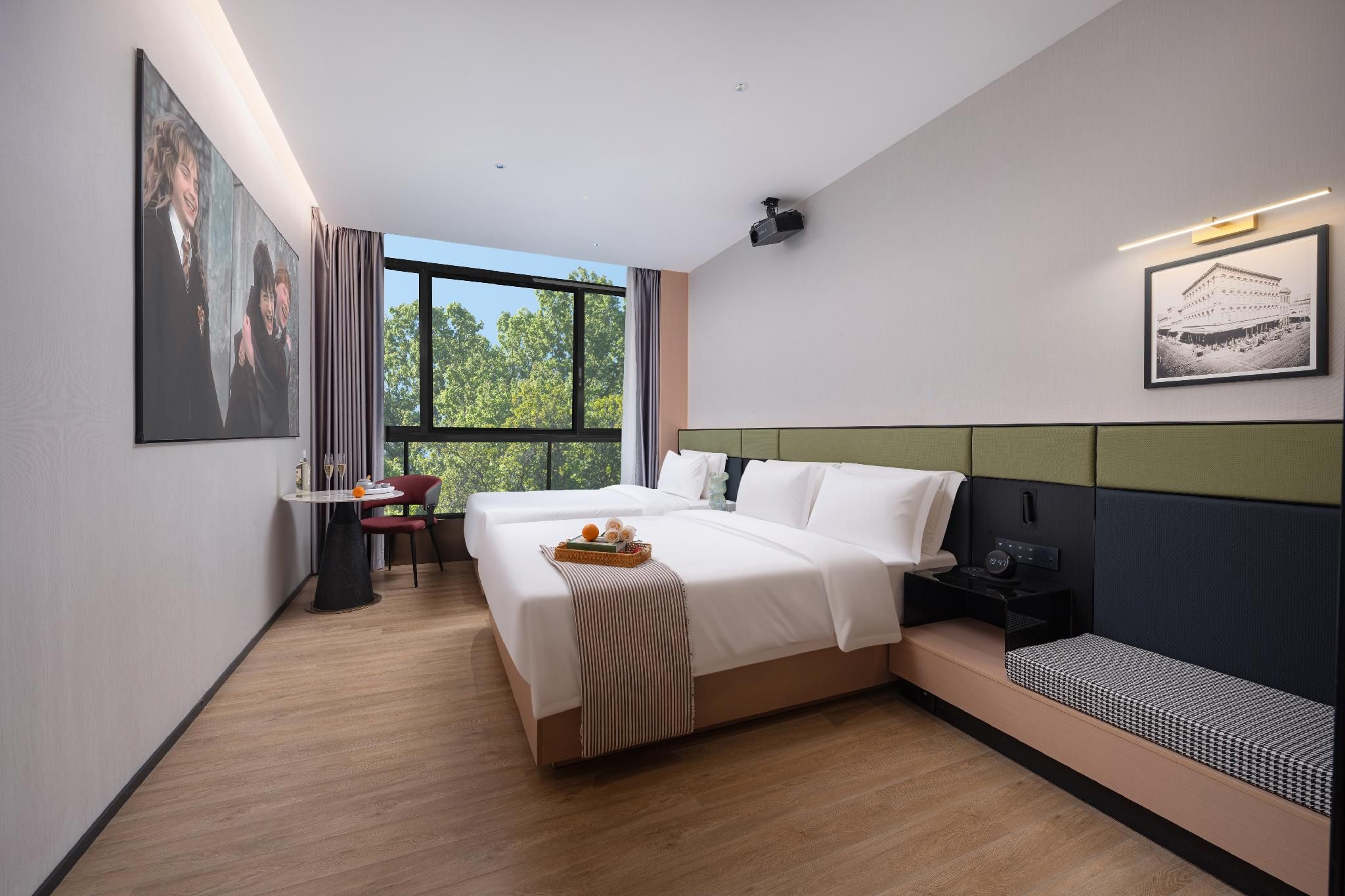 Deluxe Family King Suite