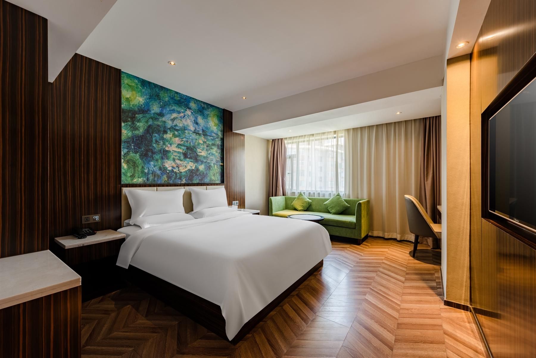 Deluxe Queen Queen Room