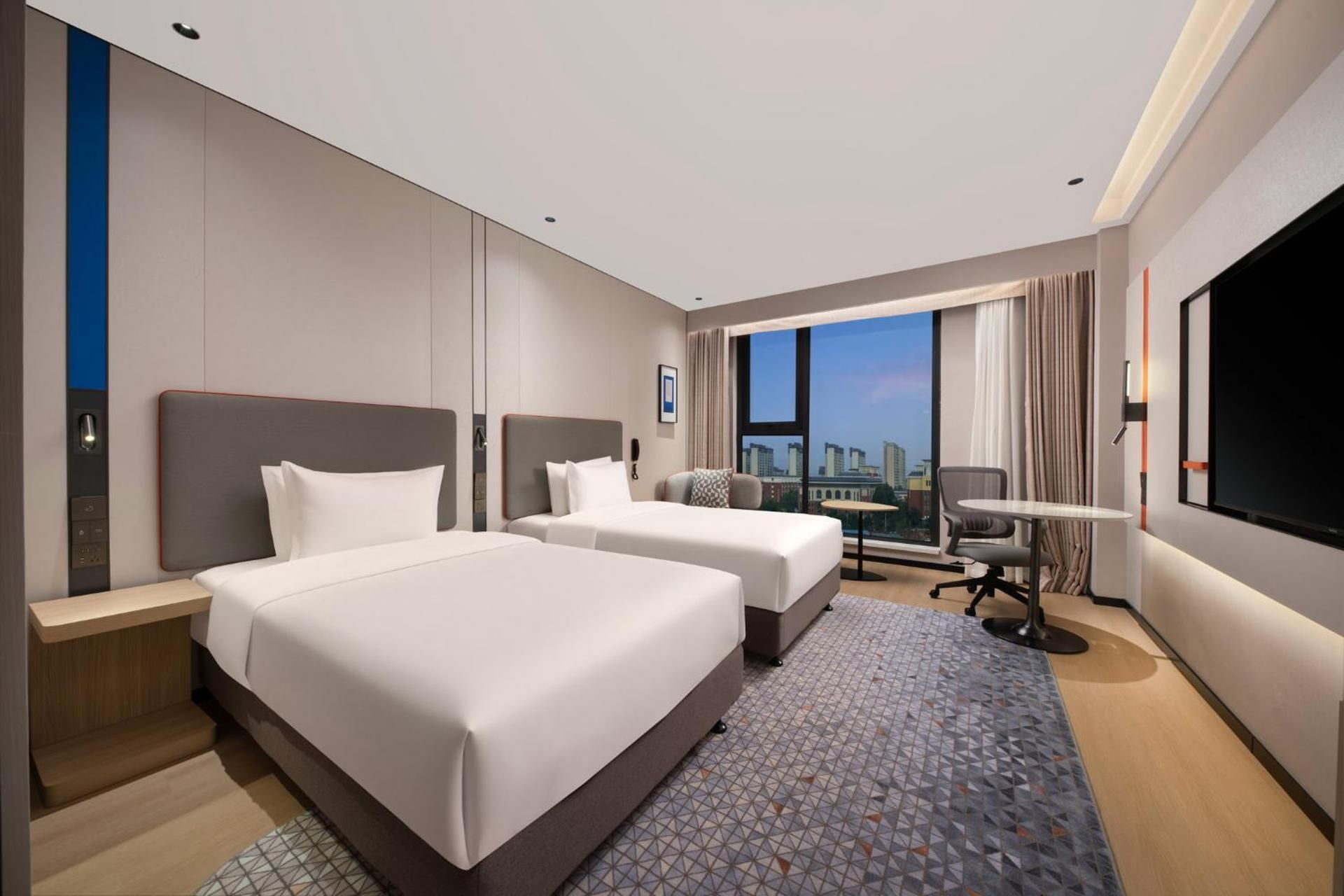 Standard Twin Room with Minifridge - High Floor