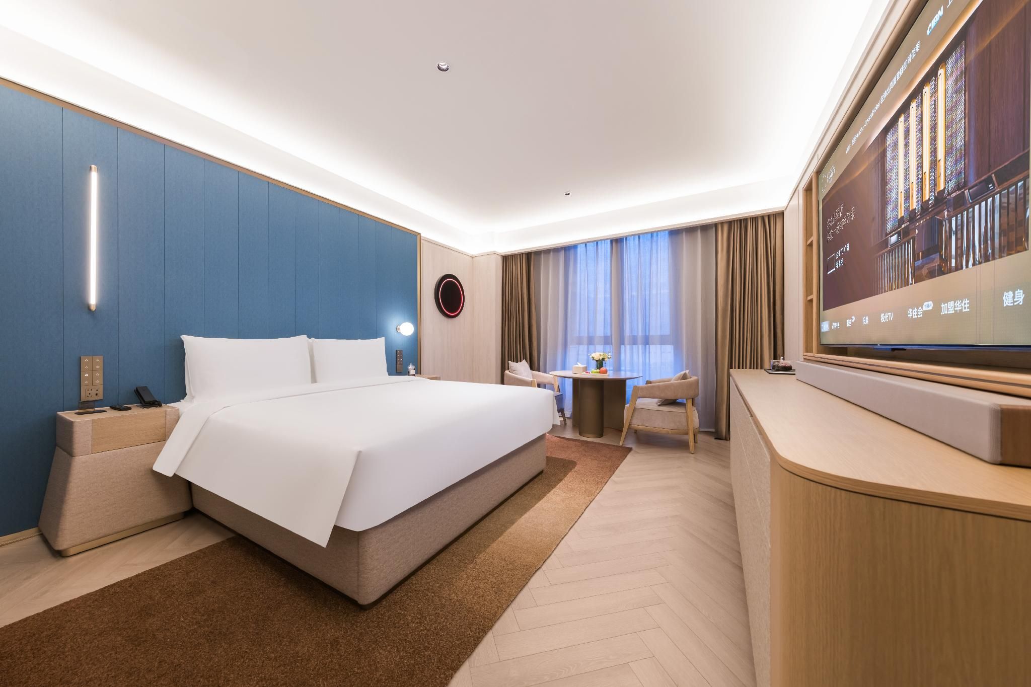 Deluxe Room Queen