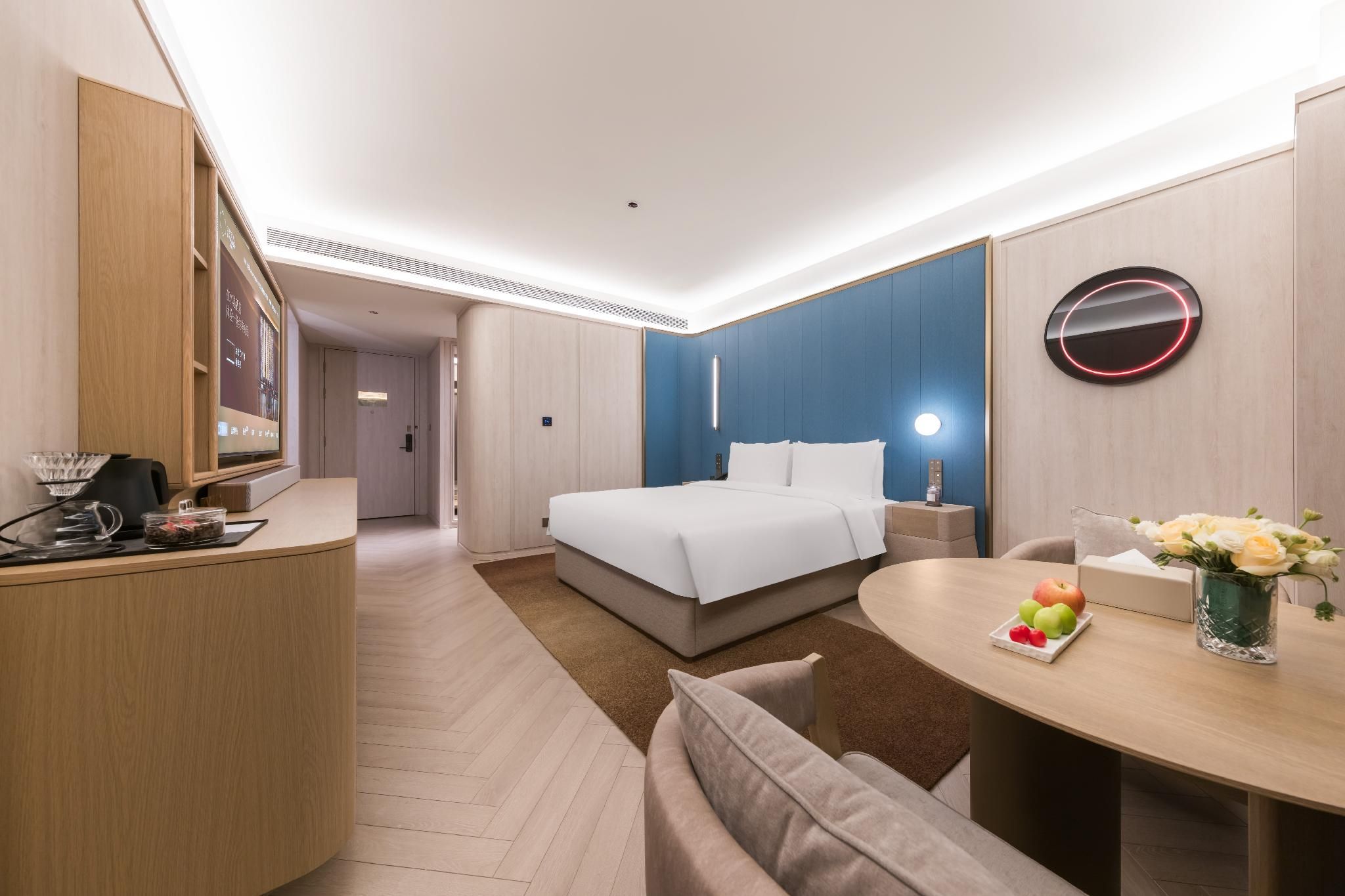 Deluxe Room Queen