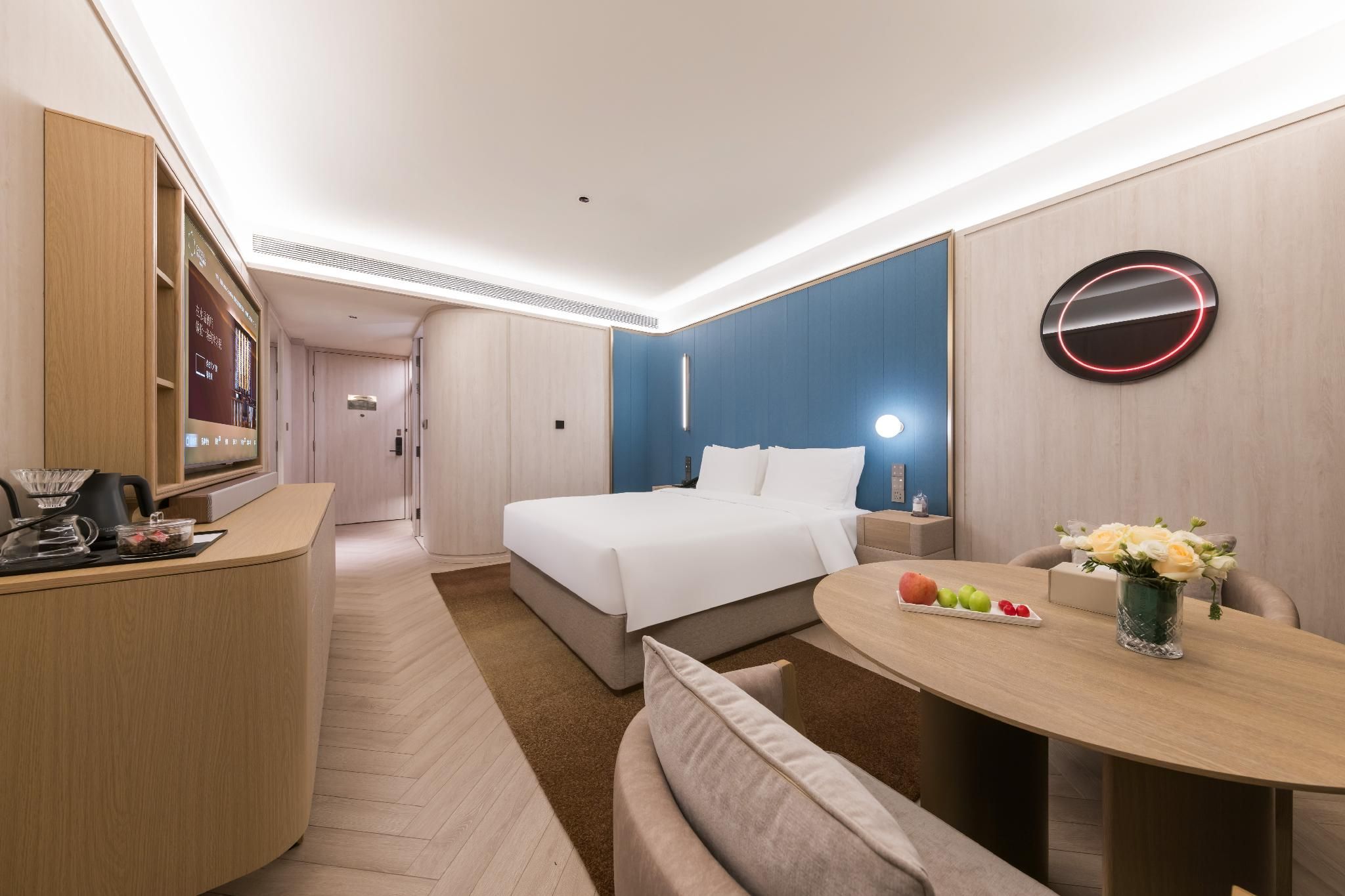 Business Queen Room