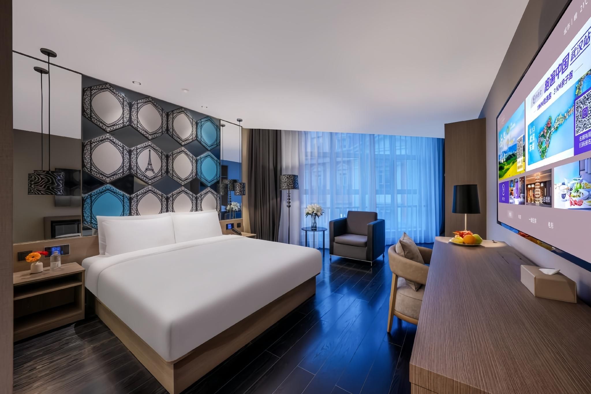 Business Queen Room