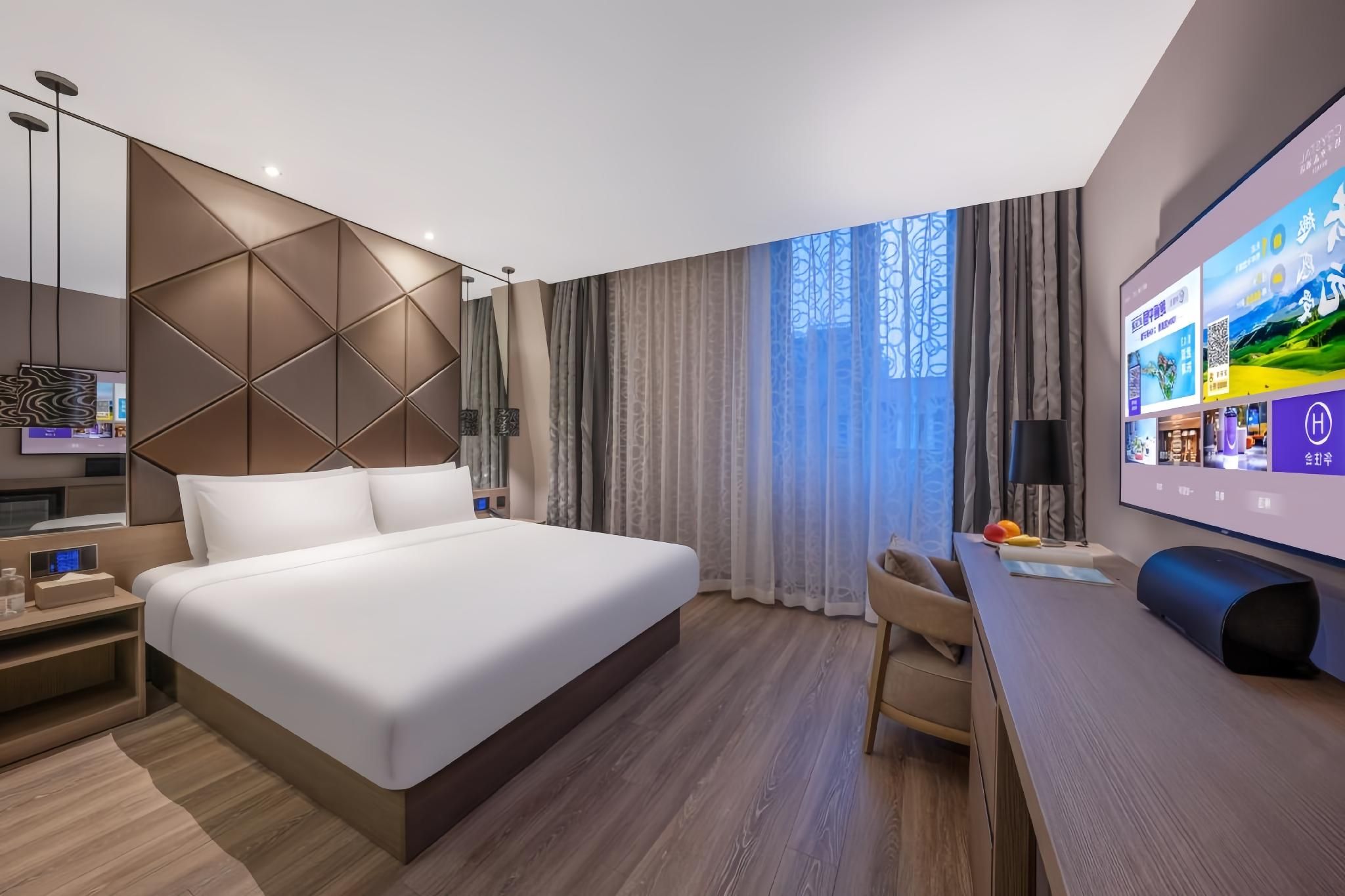 Deluxe Room Queen