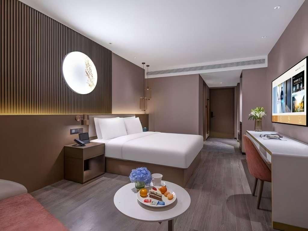Hotel Queen Room