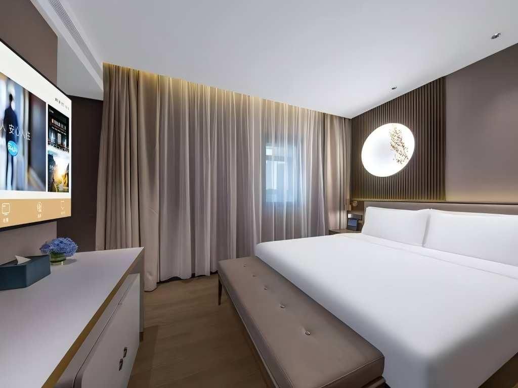 Hotel Queen Room