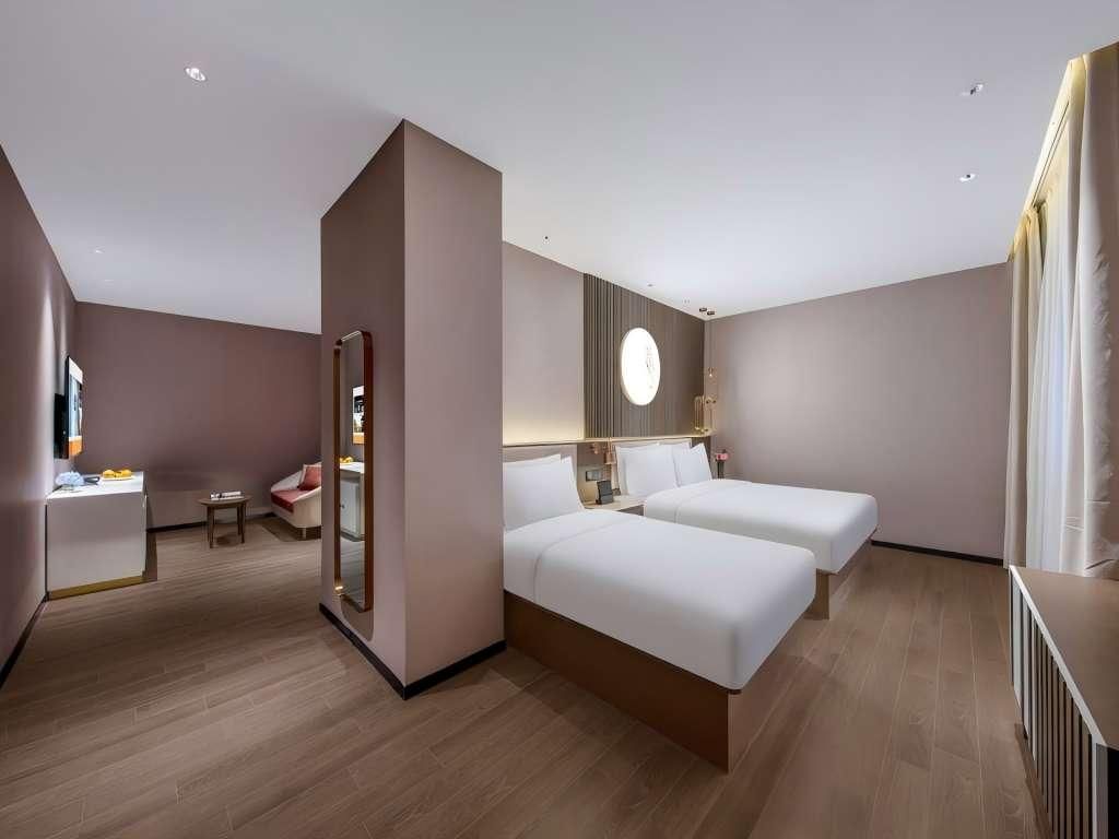 Huazhu - Deluxe Bonding Room