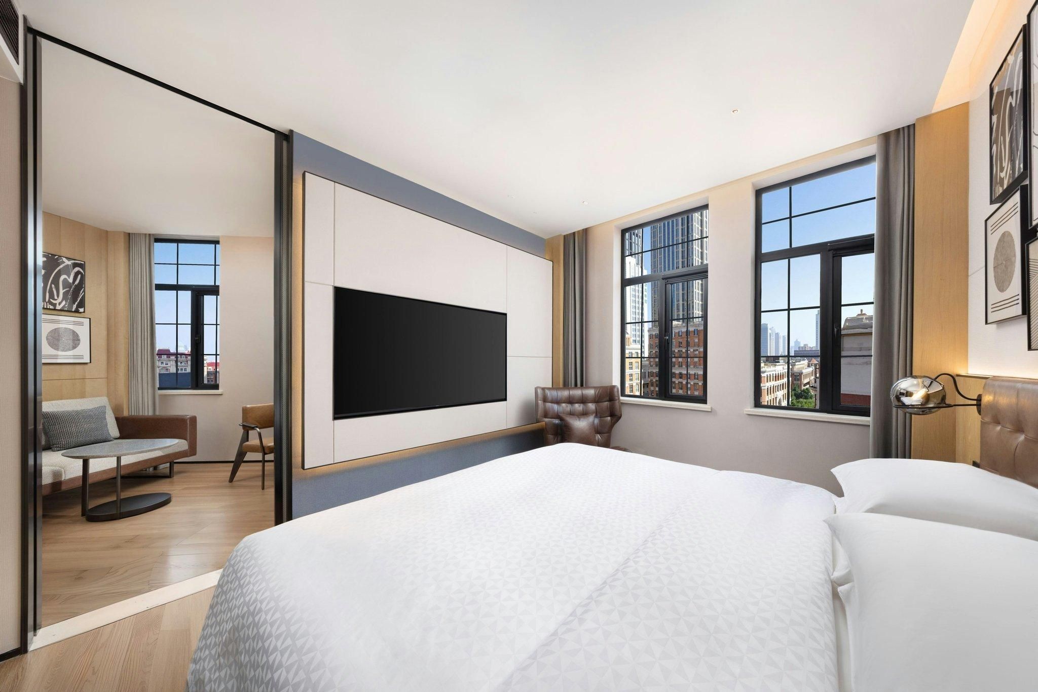 Selected Suite, Guest room, 1 King to 1 King Suite, City view