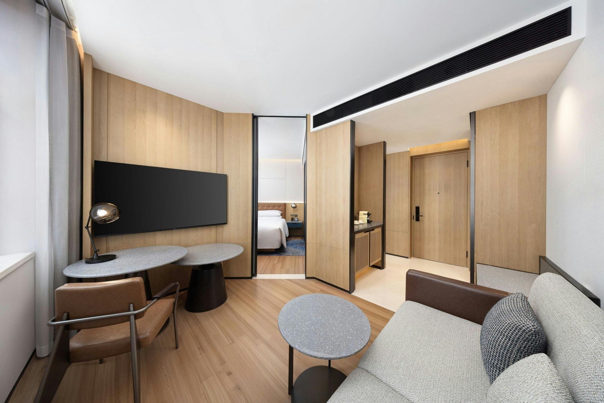Selected Suite, Guest room, 1 King to 1 King Suite, City view